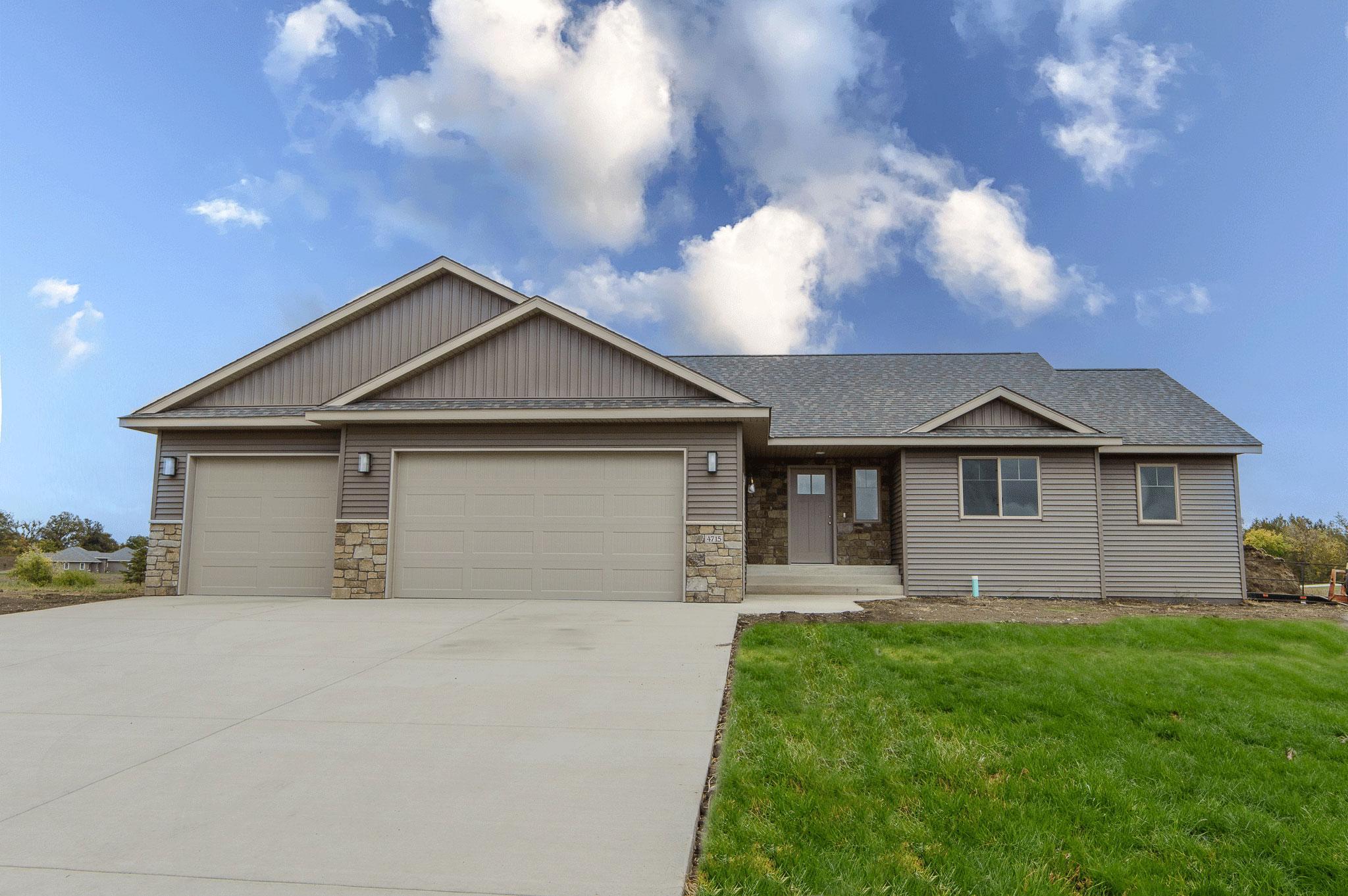 2026 single family home for sale at 4825 Chainview Drive NW in Alexandria, MN — 4 bed, 3 bath (photo 2 of 23)
