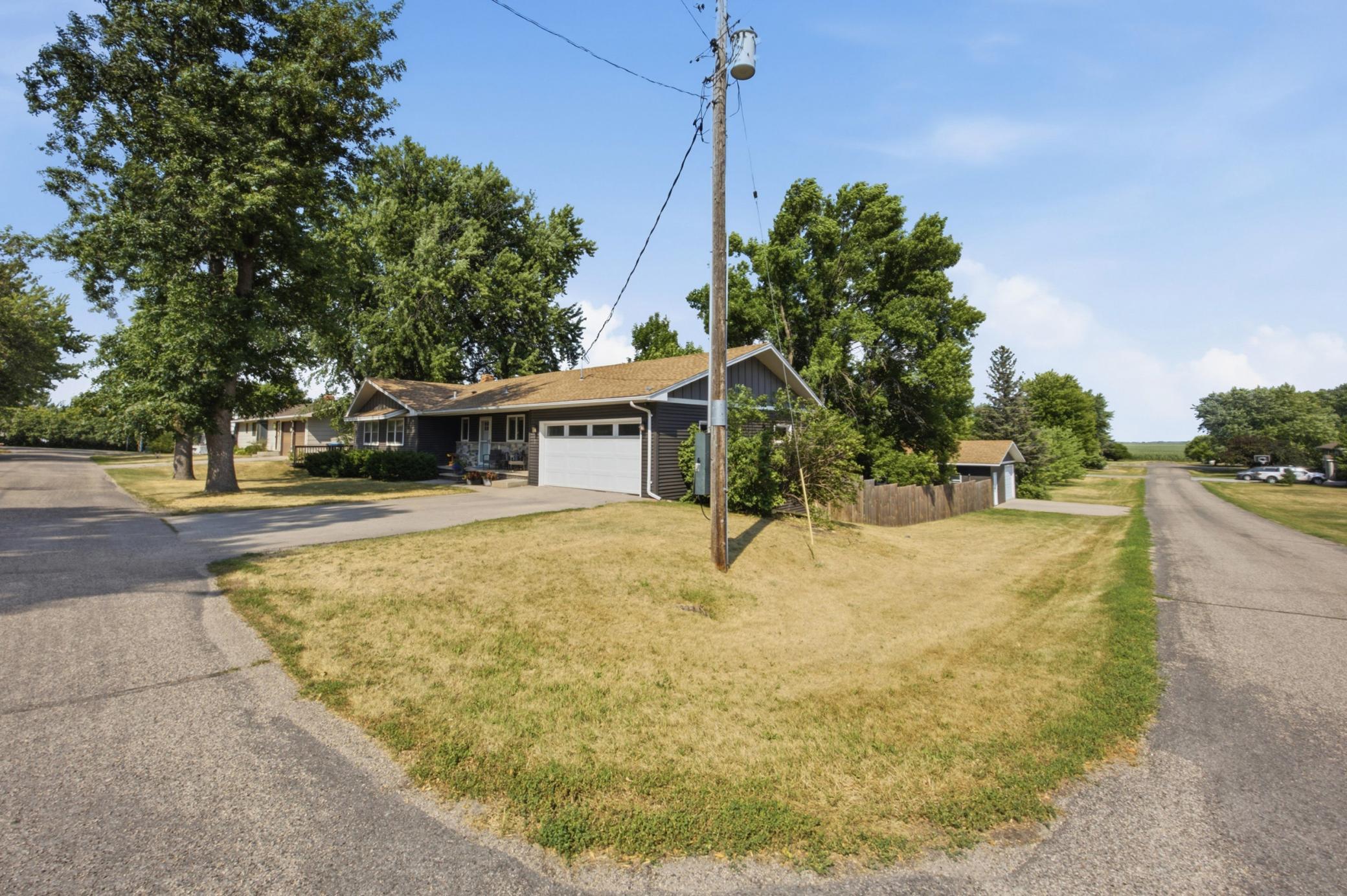 1964 single family home for sale at 250 4th Street in Arthur, ND — 4 bed, 2 bath (photo 2 of 42)