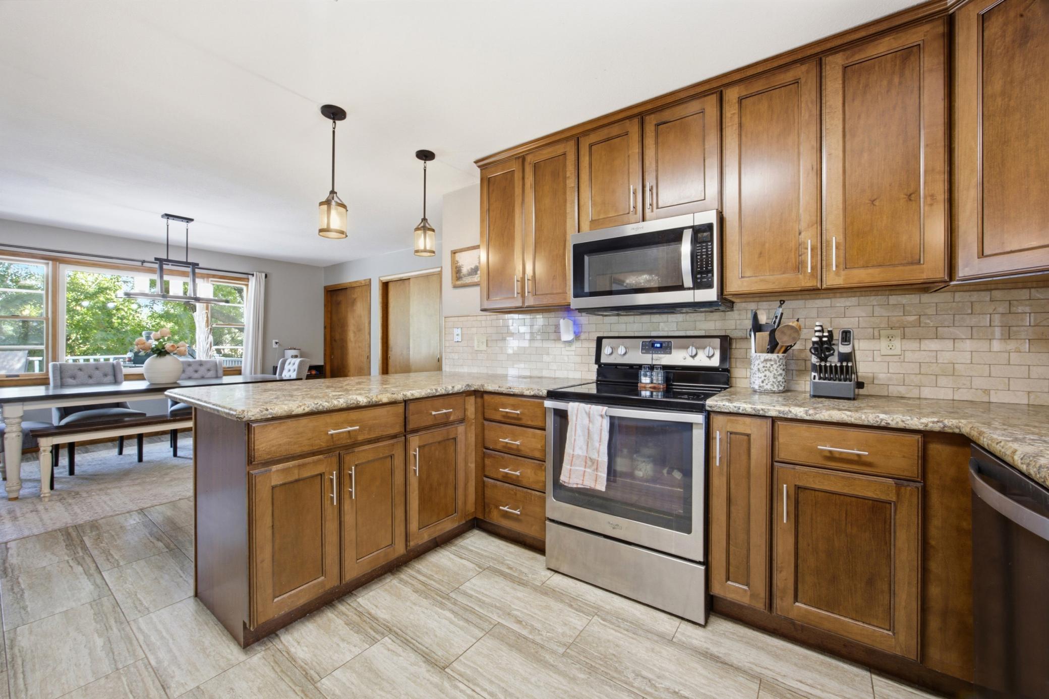 1964 single family home for sale at 250 4th Street in Arthur, ND — 4 bed, 2 bath (photo 12 of 42)