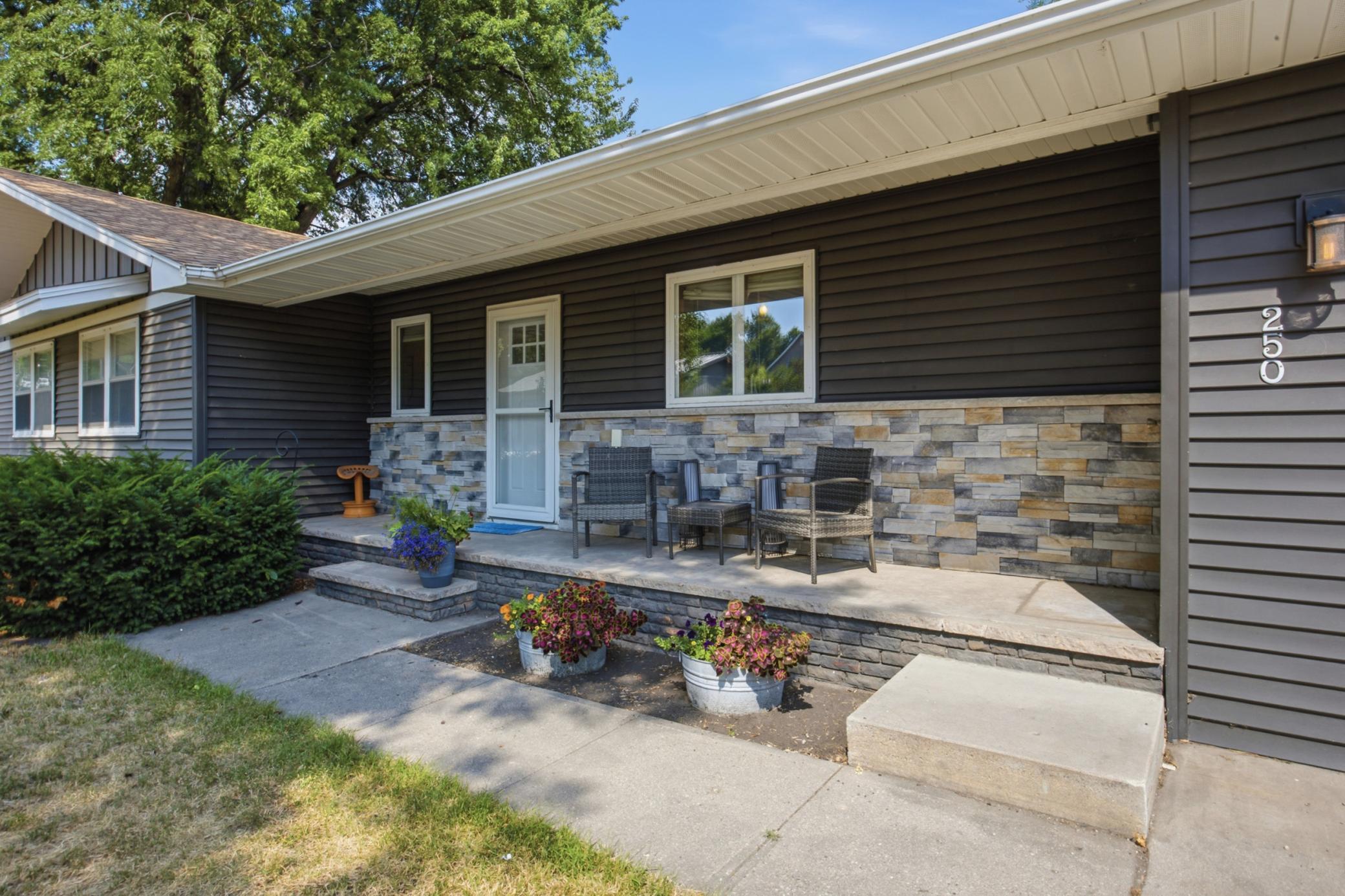 1964 single family home for sale at 250 4th Street in Arthur, ND — 4 bed, 2 bath (photo 3 of 42)