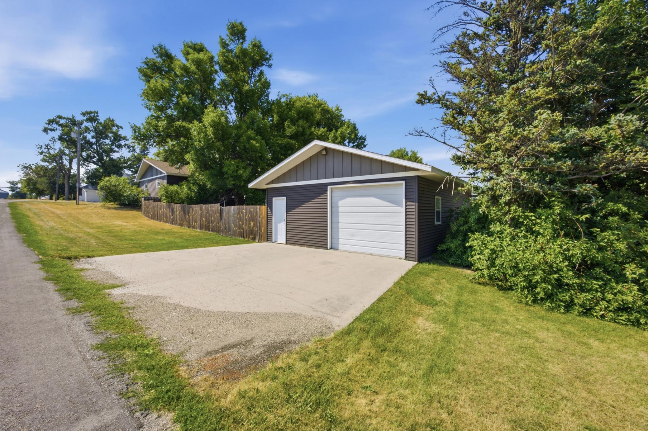 1964 single family home for sale at 250 4th Street in Arthur, ND — 4 bed, 2 bath (photo 34 of 42)
