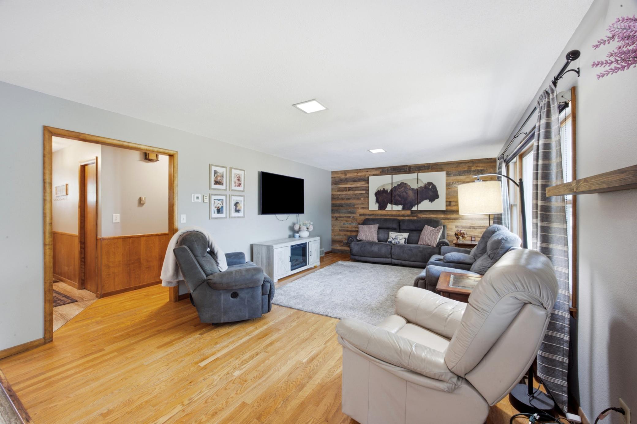 1964 single family home for sale at 250 4th Street in Arthur, ND — 4 bed, 2 bath (photo 6 of 42)