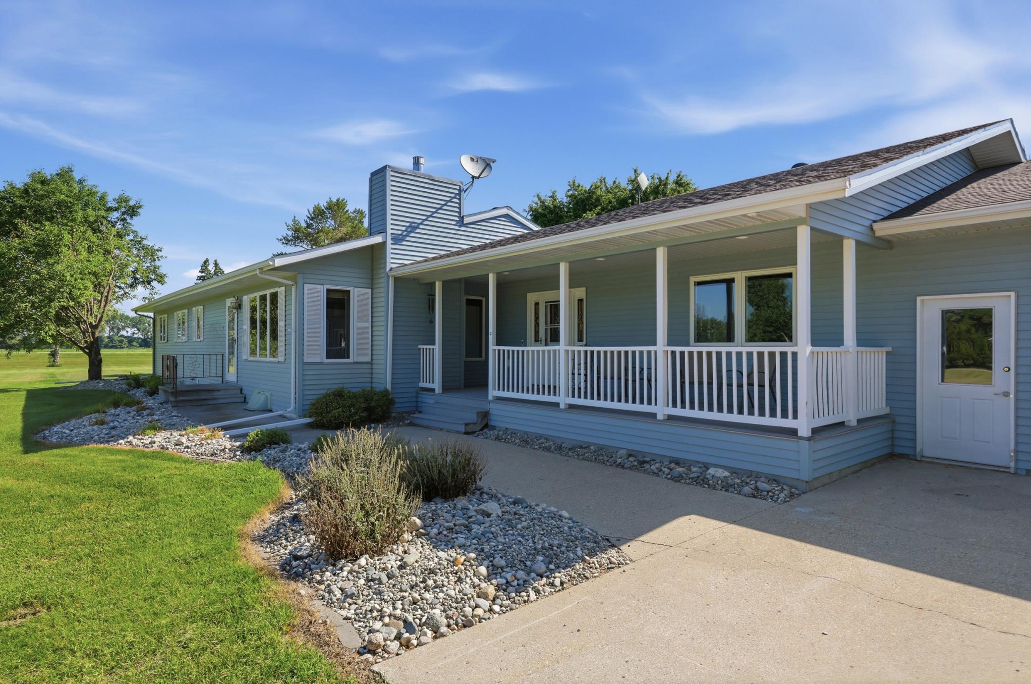 1991 single family home for sale at 6775 50th Avenue S in Sabin, MN — 4 bed, 4 bath (photo 2 of 57)
