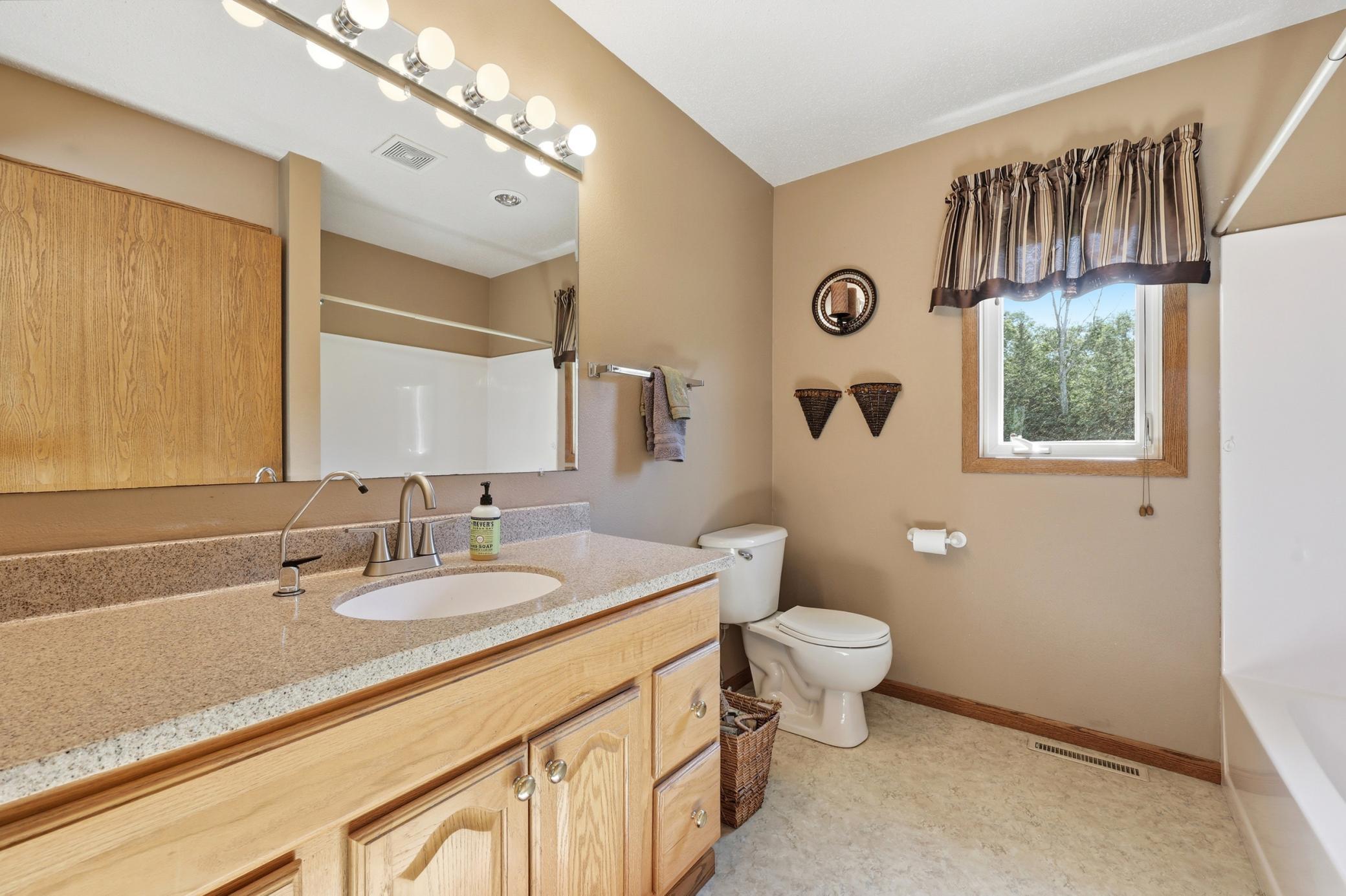 1991 single family home for sale at 6775 50th Avenue S in Sabin, MN — 4 bed, 4 bath (photo 33 of 57)