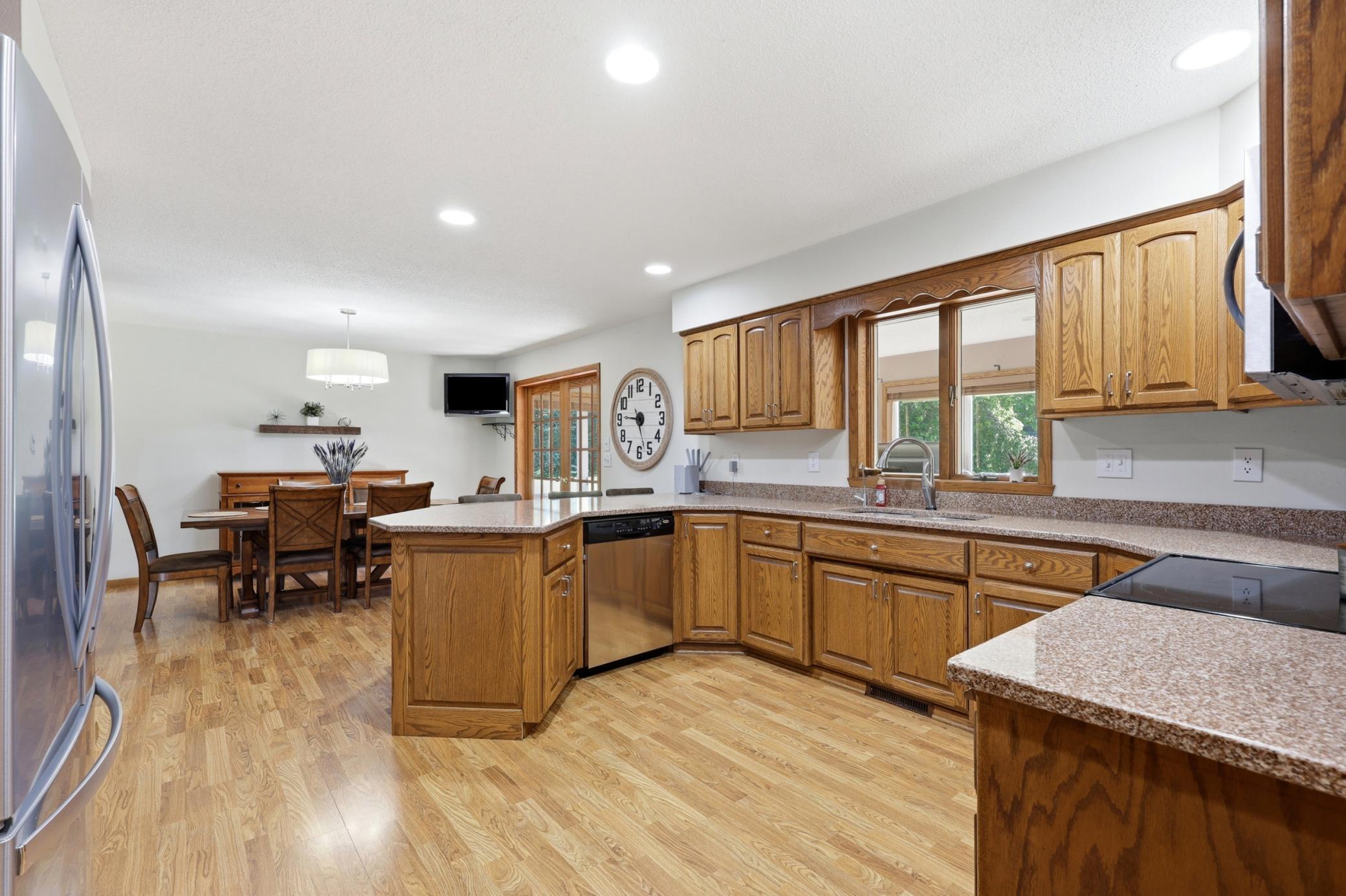 1991 single family home for sale at 6775 50th Avenue S in Sabin, MN — 4 bed, 4 bath (photo 9 of 57)