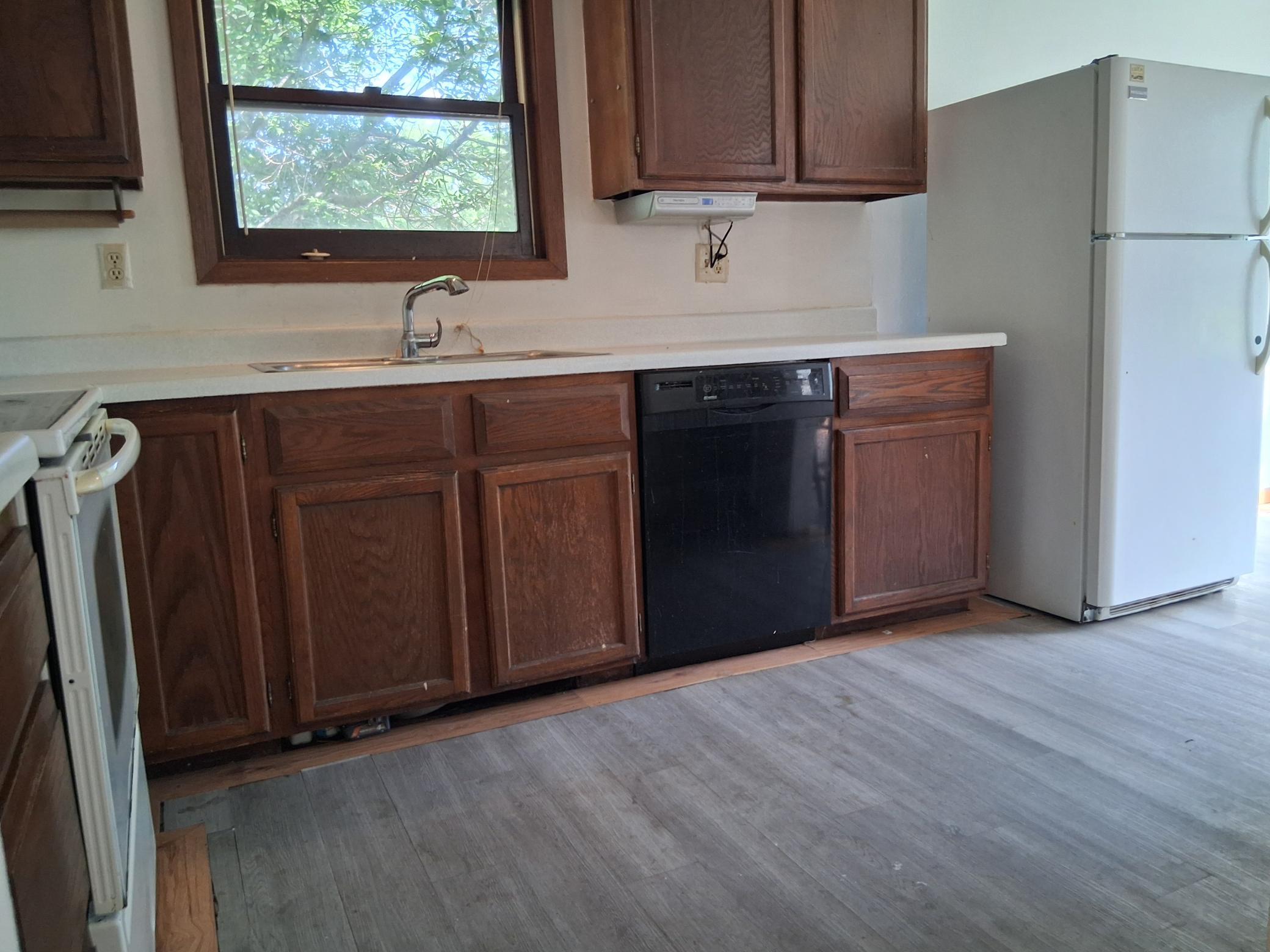 506 W Stanton Avenue, Fergus Falls MN 56537 - Photo 3 of 18