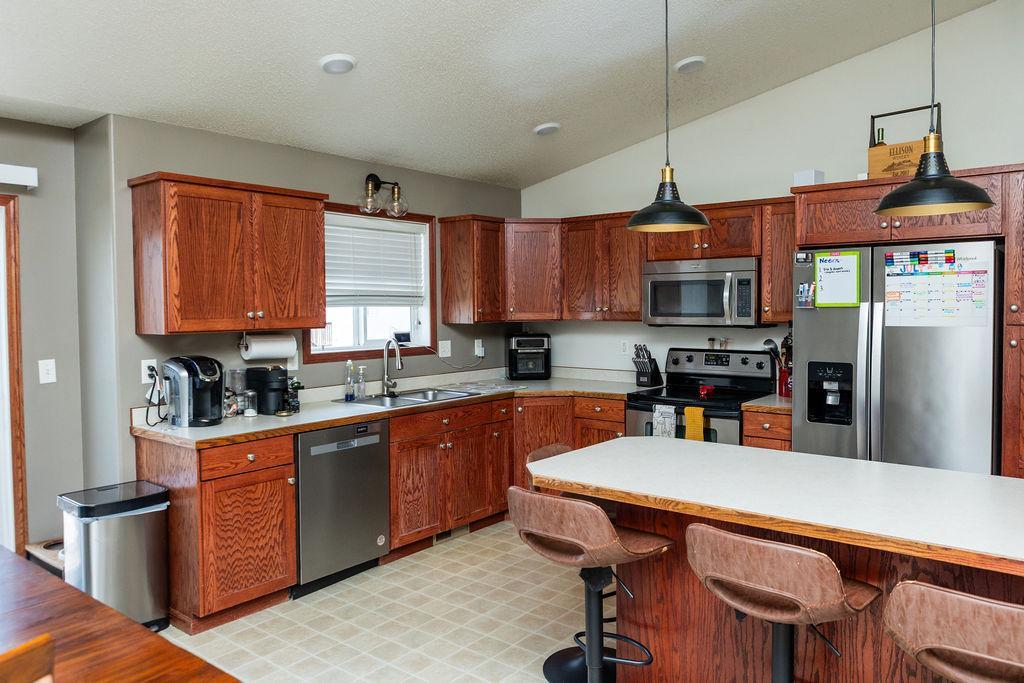 1028 39 Avenue W, West Fargo ND 58078 - Photo 2 of 44