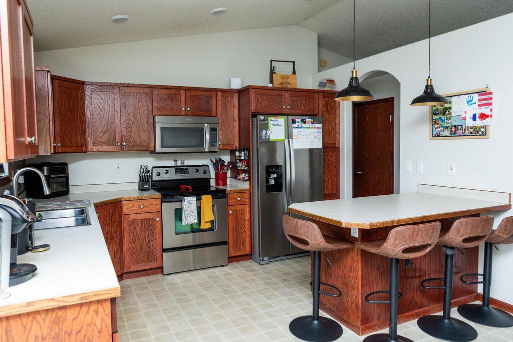 1028 39 Avenue W, West Fargo ND 58078 - Photo 3 of 44