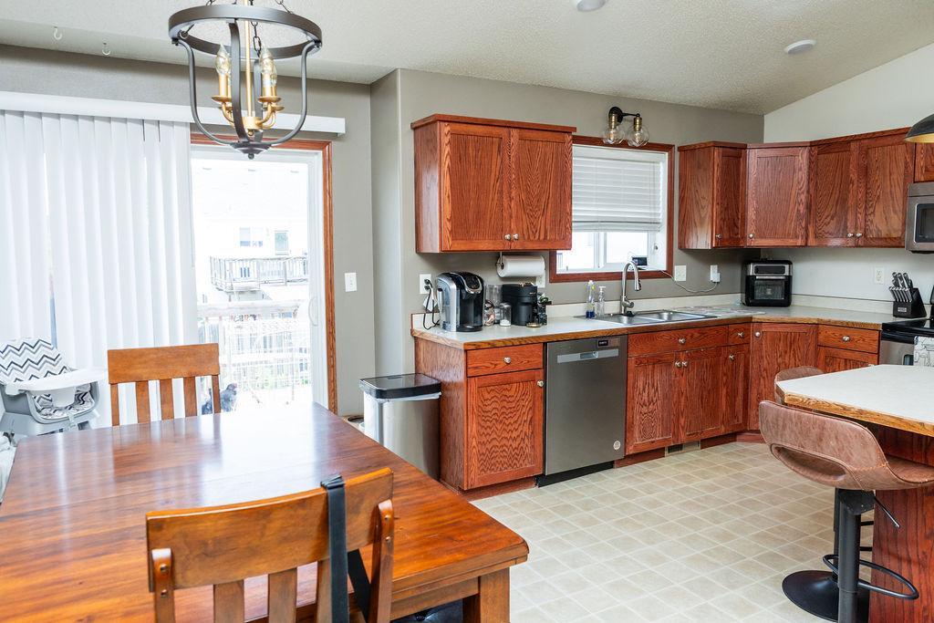 1028 39 Avenue W, West Fargo ND 58078 - Photo 5 of 44