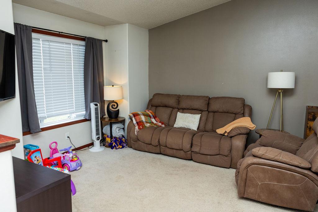 1028 39 Avenue W, West Fargo ND 58078 - Photo 8 of 44