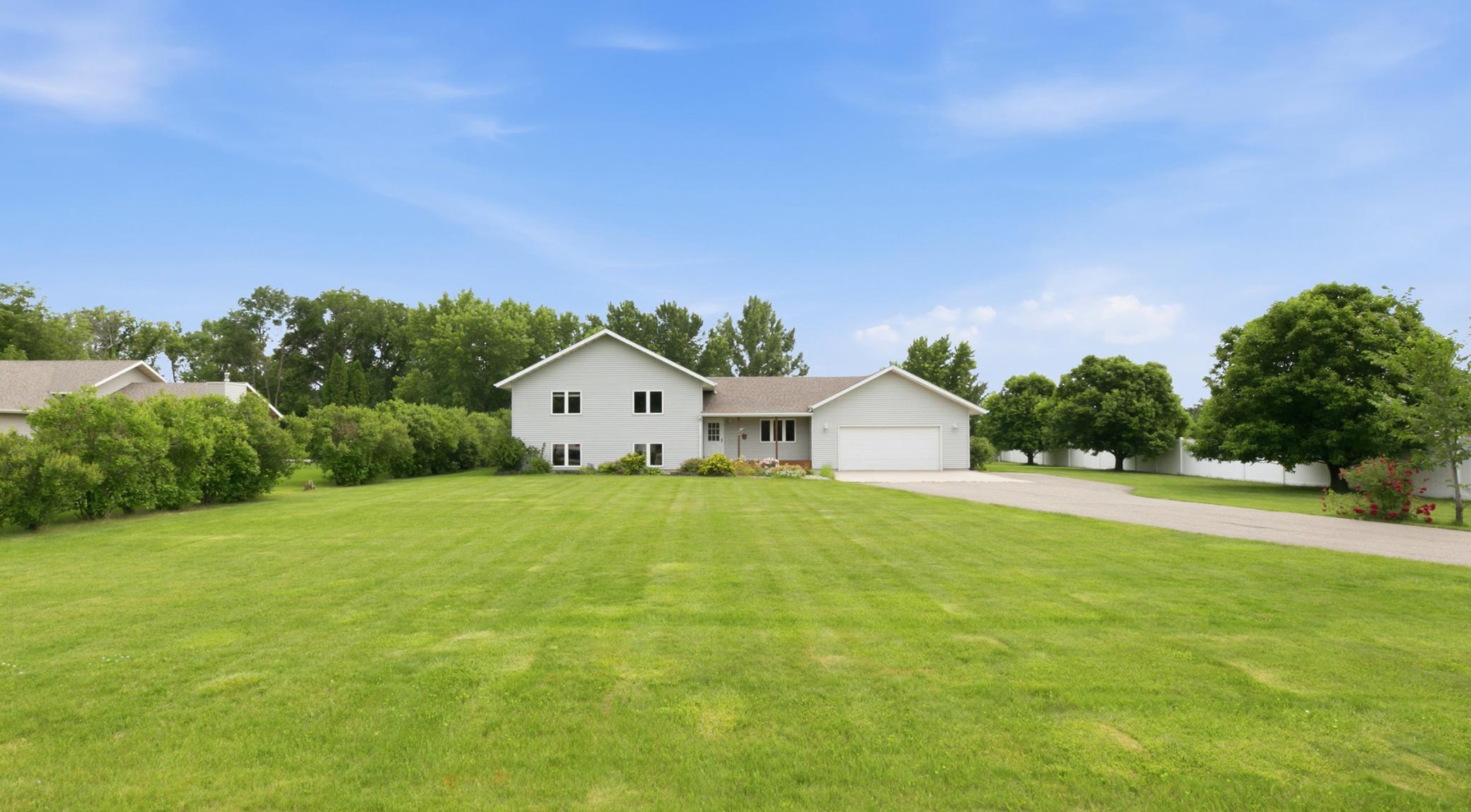 1995 single family home for sale at 104 Golden Spike Road in West Fargo, ND — 5 bed, 3 bath