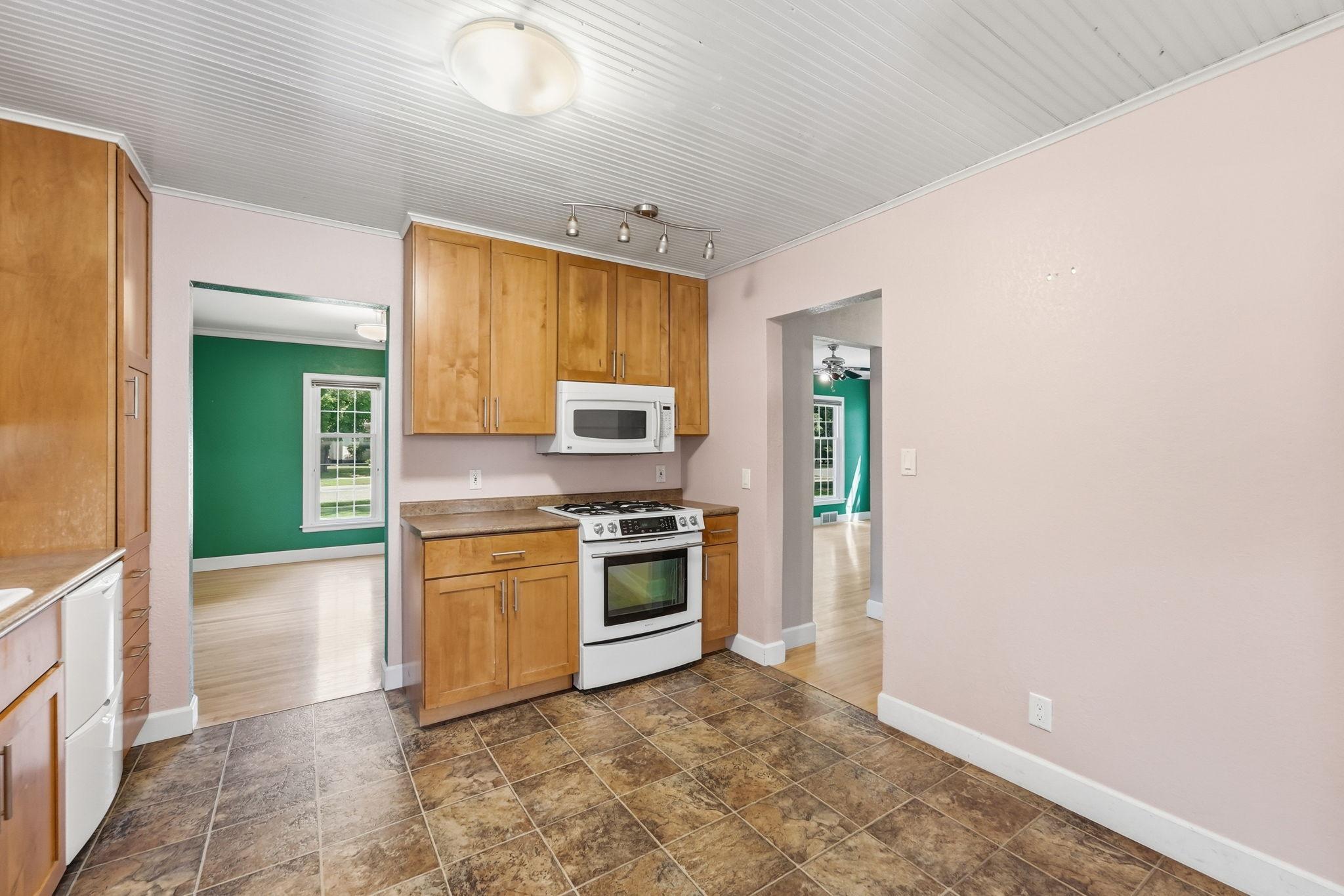 1942 single family home for sale at 1002 Cedar Street in Alexandria, MN — 4 bed, 3 bath (photo 13 of 61)