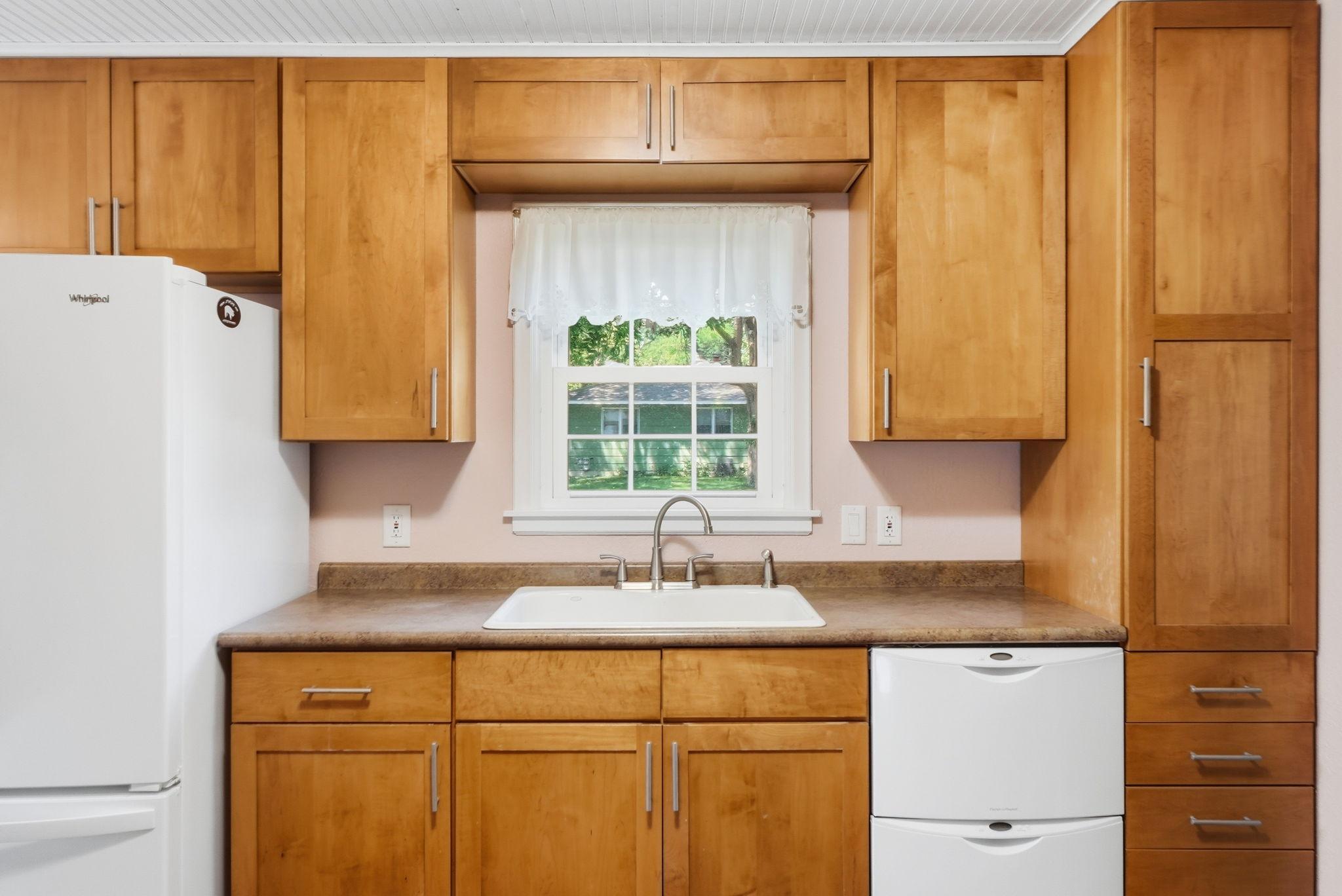 1942 single family home for sale at 1002 Cedar Street in Alexandria, MN — 4 bed, 3 bath (photo 15 of 61)
