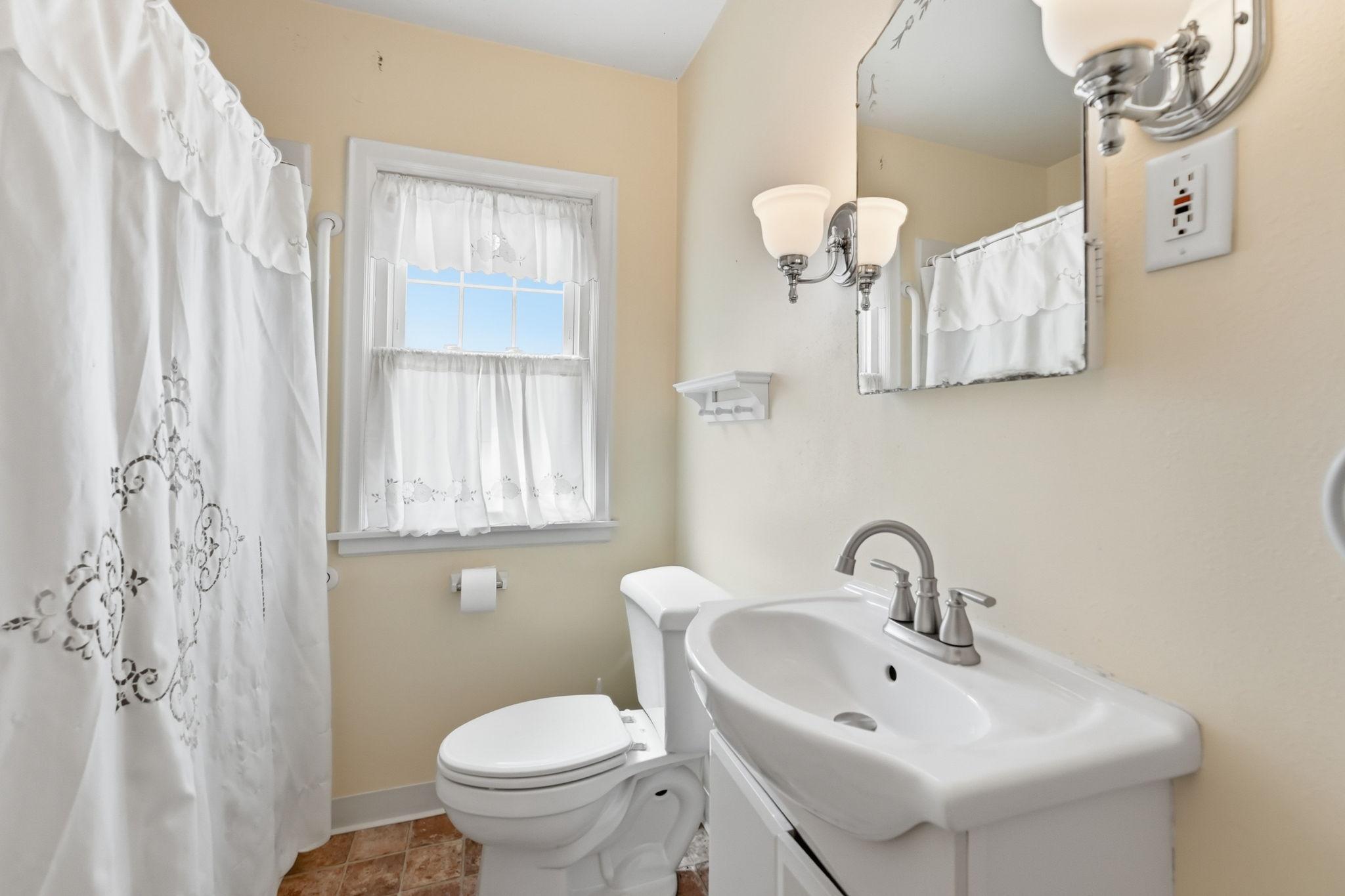 1942 single family home for sale at 1002 Cedar Street in Alexandria, MN — 4 bed, 3 bath (photo 18 of 61)
