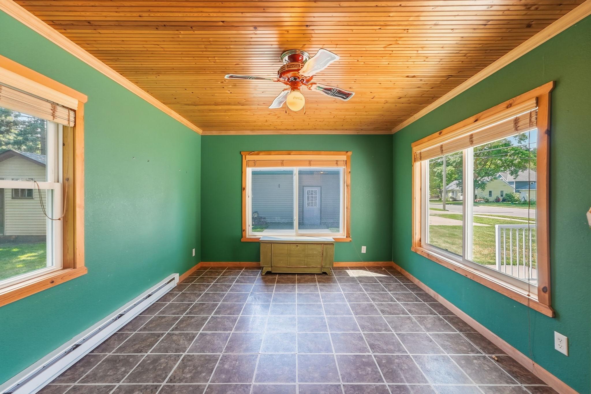 1942 single family home for sale at 1002 Cedar Street in Alexandria, MN — 4 bed, 3 bath (photo 20 of 61)