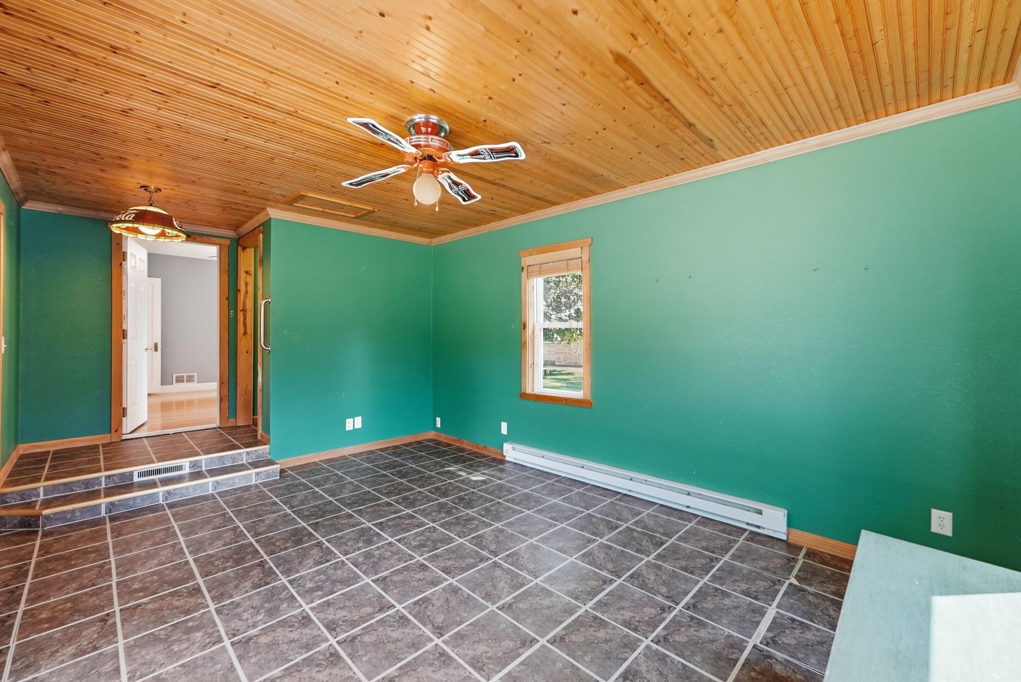 1942 single family home for sale at 1002 Cedar Street in Alexandria, MN — 4 bed, 3 bath (photo 21 of 61)