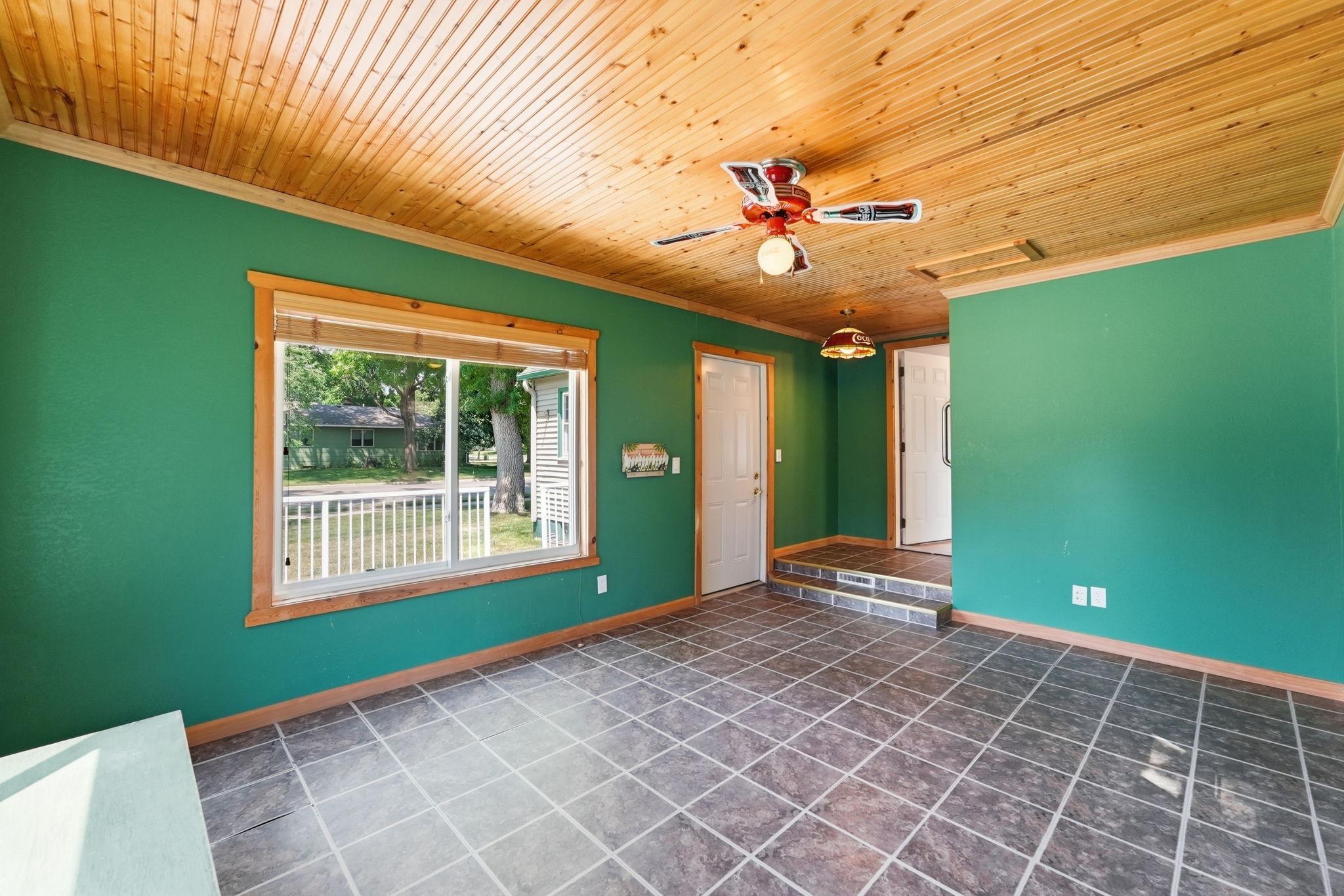1942 single family home for sale at 1002 Cedar Street in Alexandria, MN — 4 bed, 3 bath (photo 22 of 61)