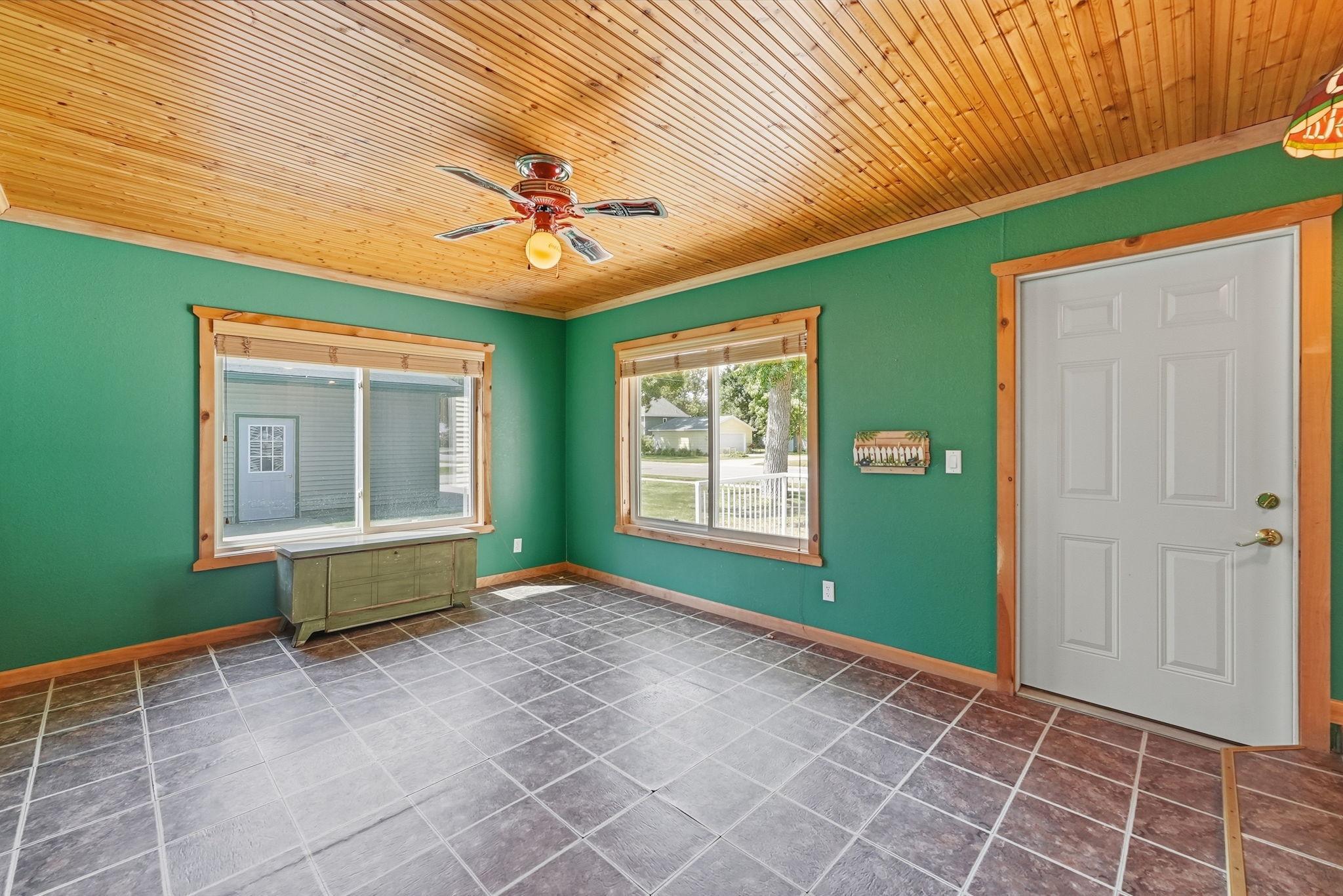 1942 single family home for sale at 1002 Cedar Street in Alexandria, MN — 4 bed, 3 bath (photo 23 of 61)