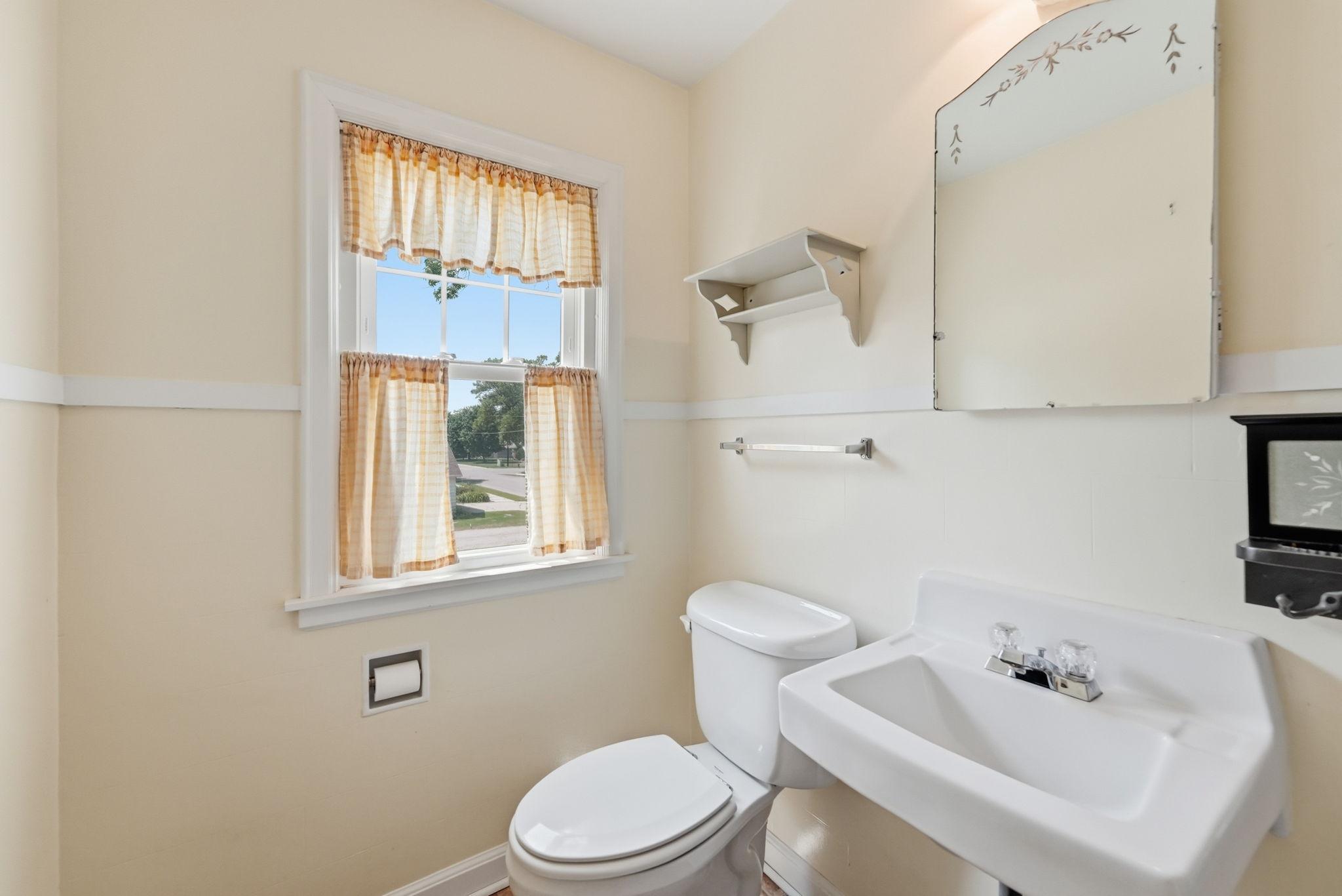 1942 single family home for sale at 1002 Cedar Street in Alexandria, MN — 4 bed, 3 bath (photo 29 of 61)
