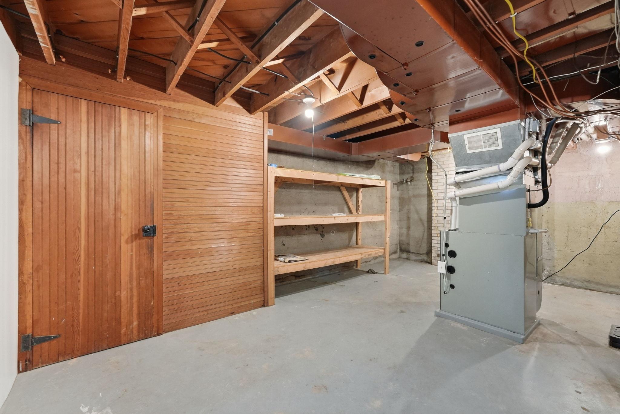 1942 single family home for sale at 1002 Cedar Street in Alexandria, MN — 4 bed, 3 bath (photo 31 of 61)