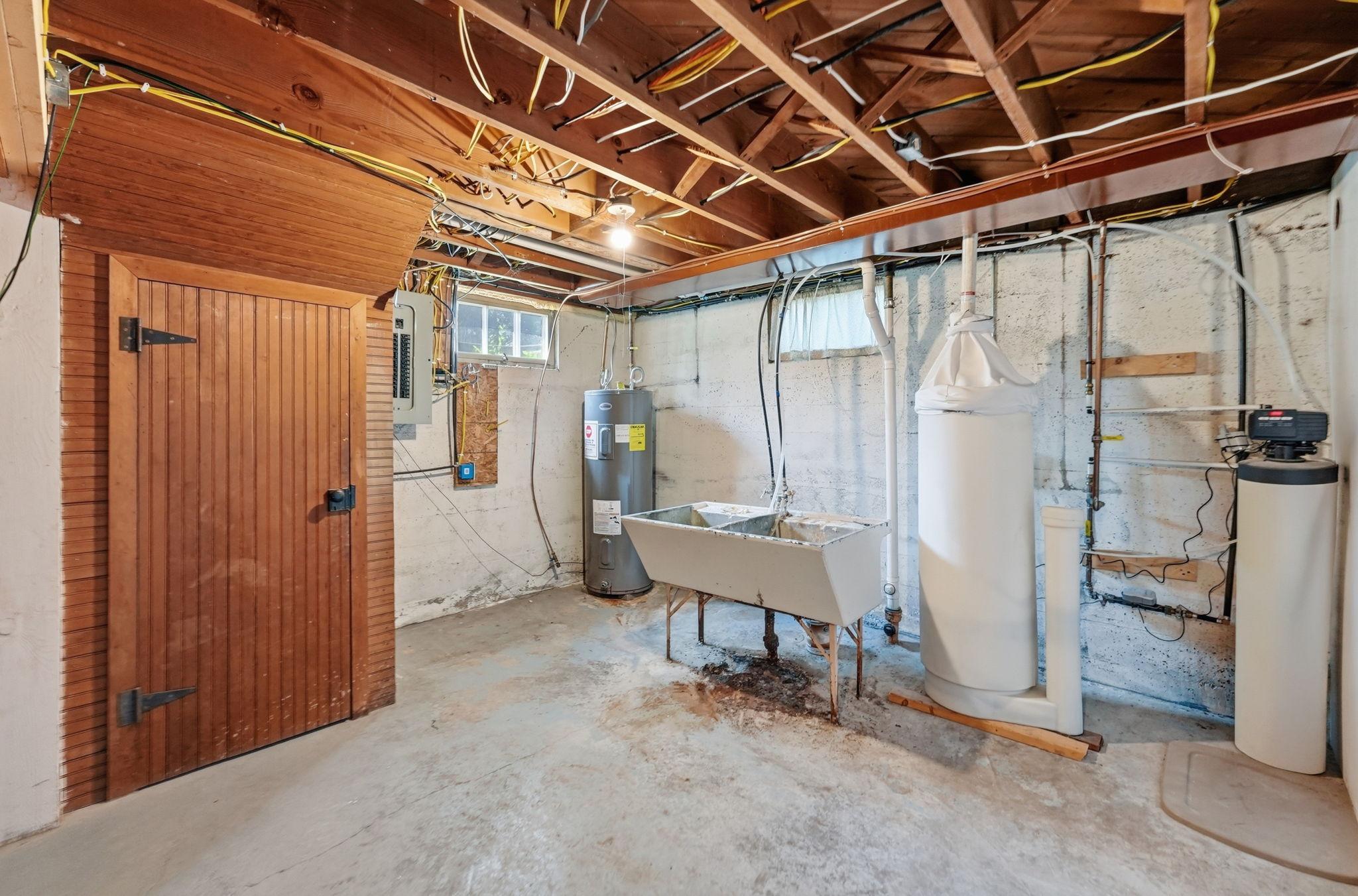 1942 single family home for sale at 1002 Cedar Street in Alexandria, MN — 4 bed, 3 bath (photo 35 of 61)