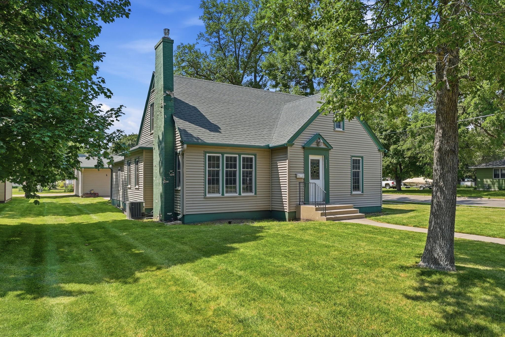 1942 single family home for sale at 1002 Cedar Street in Alexandria, MN — 4 bed, 3 bath (photo 41 of 61)