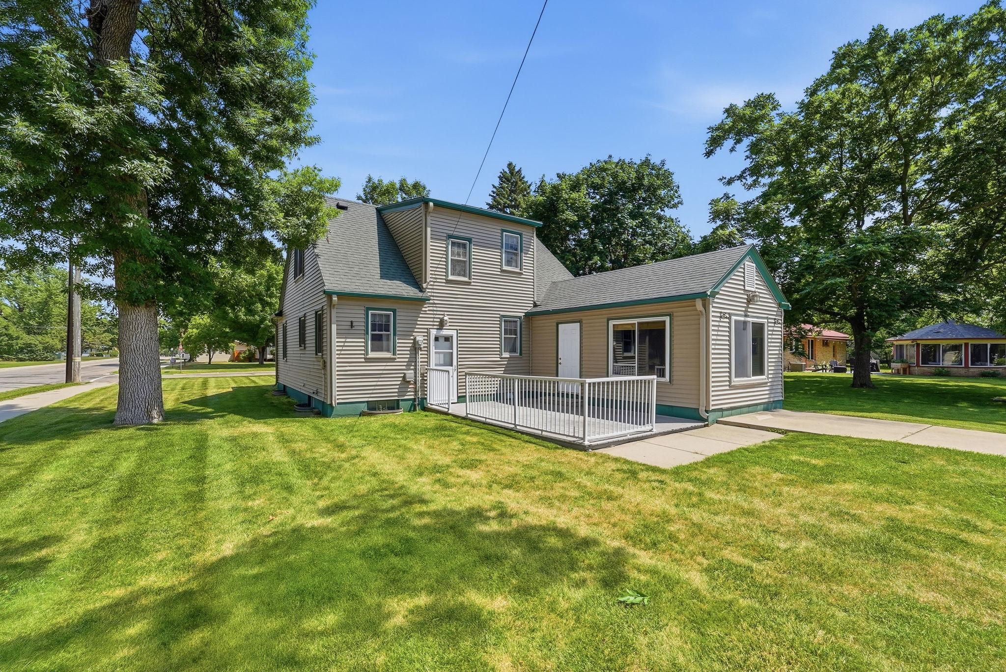 1942 single family home for sale at 1002 Cedar Street in Alexandria, MN — 4 bed, 3 bath (photo 45 of 61)
