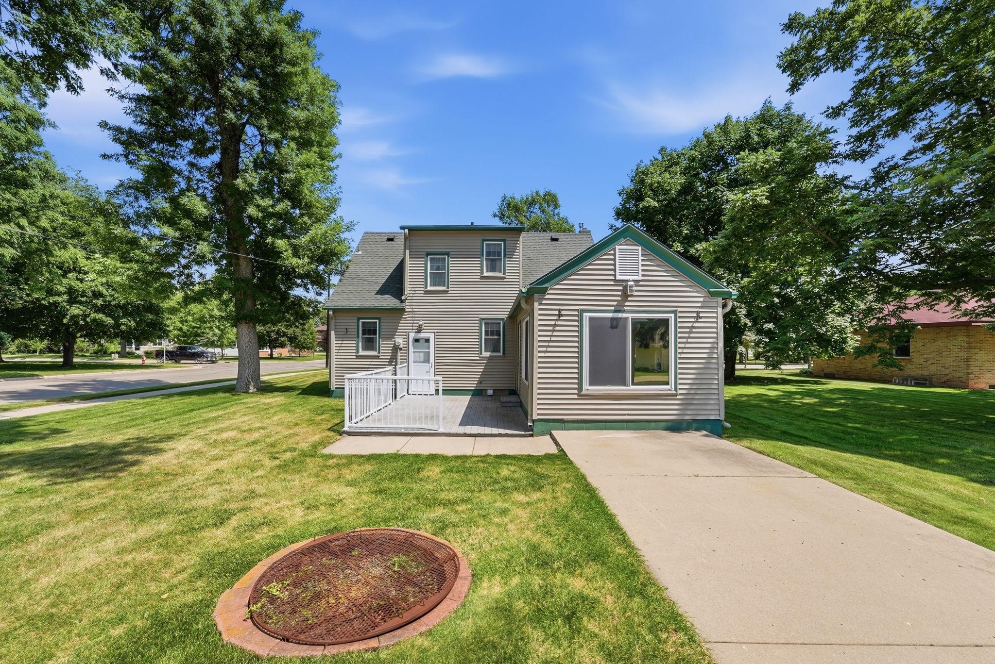 1942 single family home for sale at 1002 Cedar Street in Alexandria, MN — 4 bed, 3 bath (photo 46 of 61)