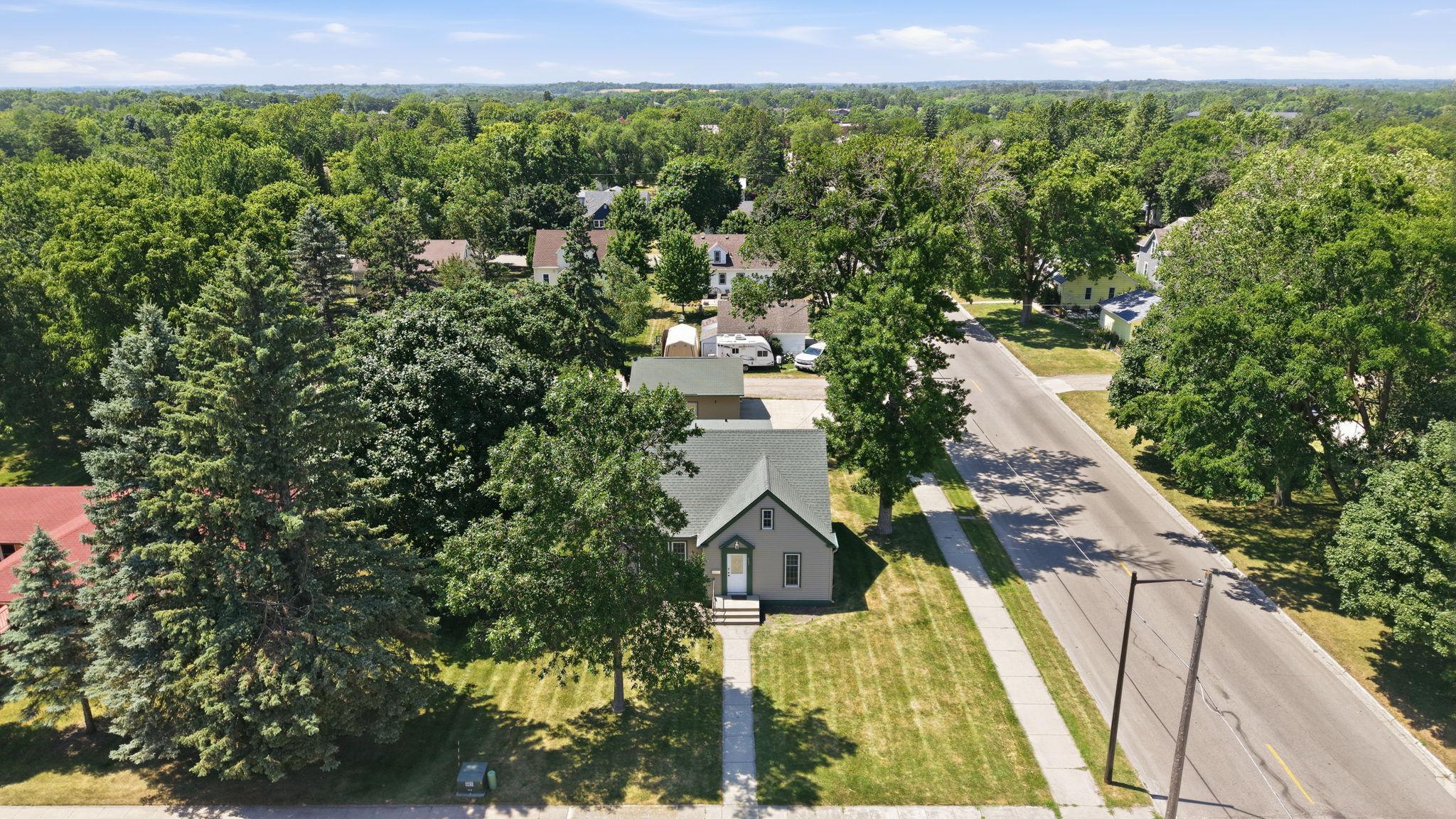1942 single family home for sale at 1002 Cedar Street in Alexandria, MN — 4 bed, 3 bath (photo 49 of 61)
