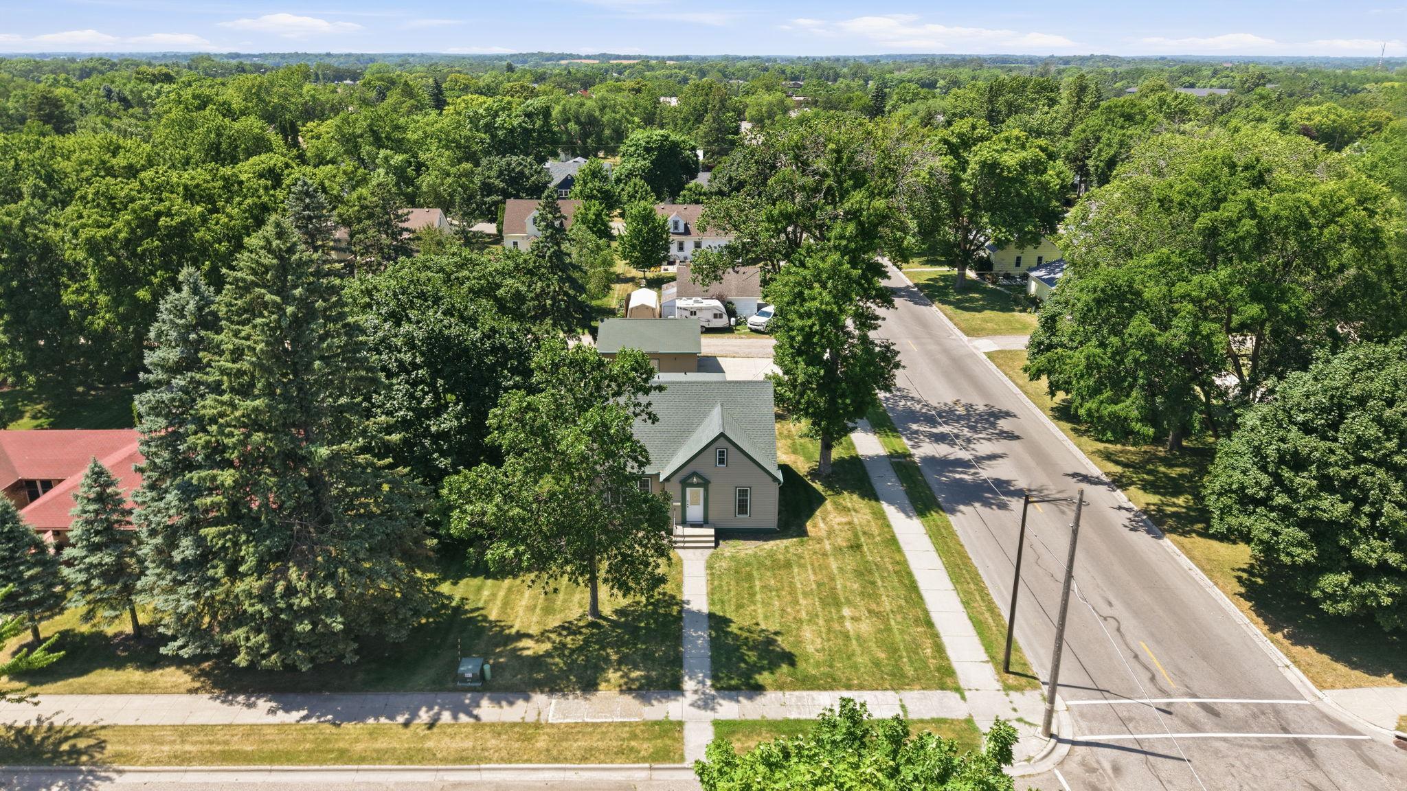 1942 single family home for sale at 1002 Cedar Street in Alexandria, MN — 4 bed, 3 bath (photo 50 of 61)