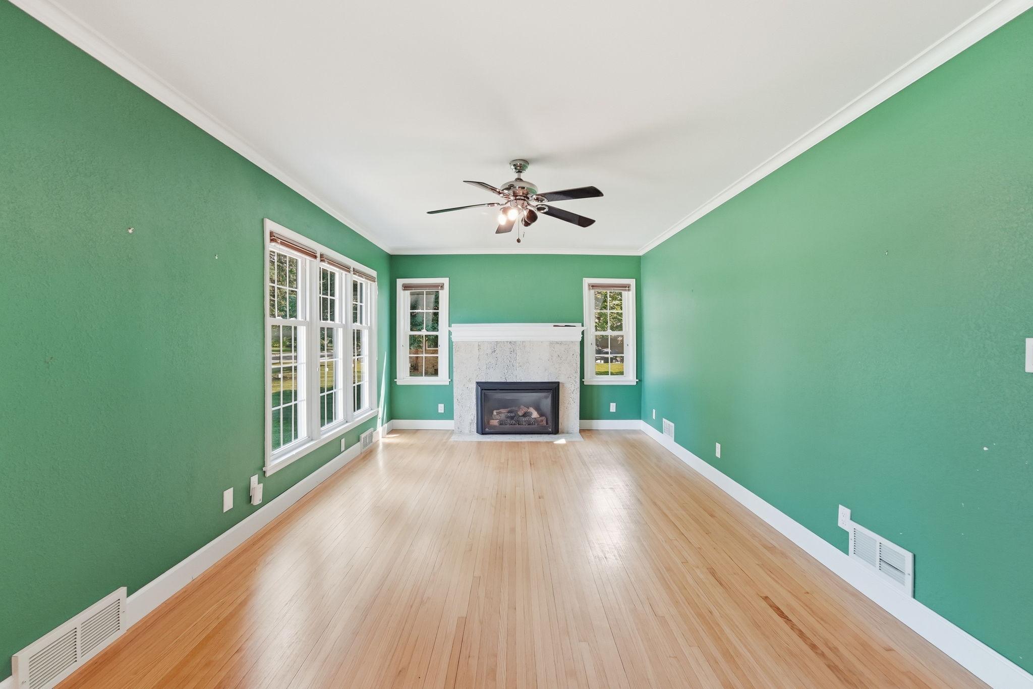 1942 single family home for sale at 1002 Cedar Street in Alexandria, MN — 4 bed, 3 bath (photo 6 of 61)