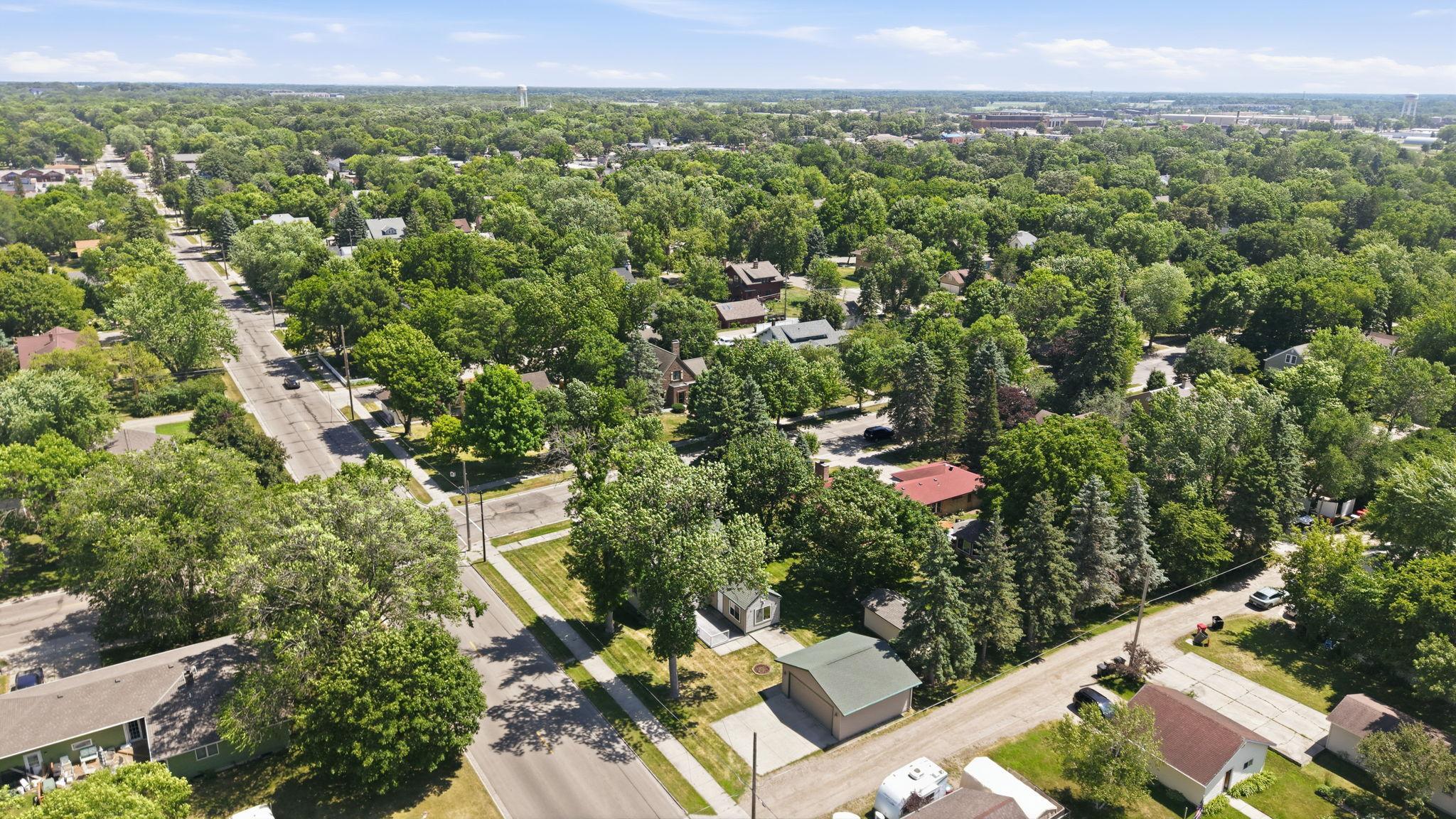 1942 single family home for sale at 1002 Cedar Street in Alexandria, MN — 4 bed, 3 bath (photo 54 of 61)