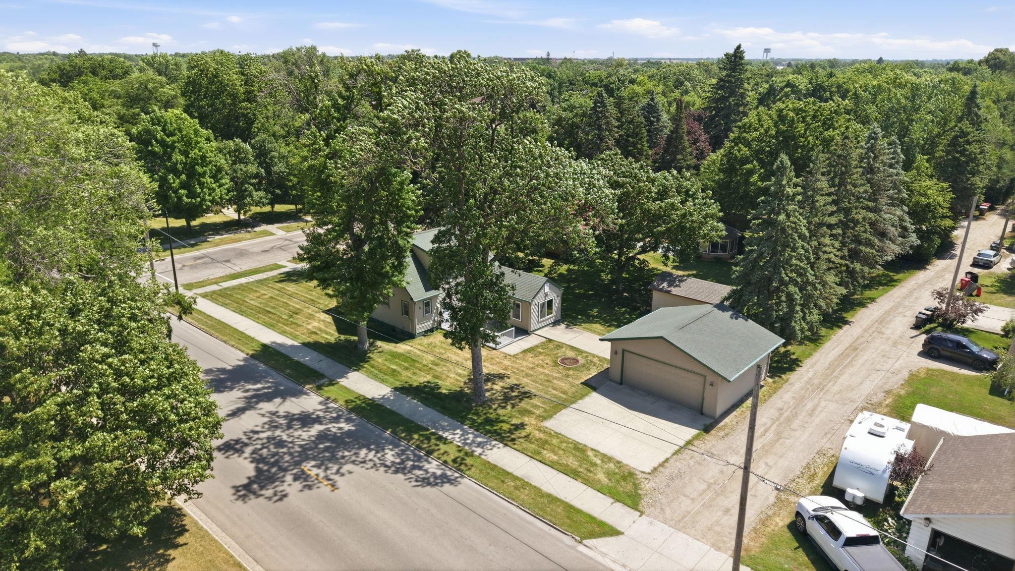 1942 single family home for sale at 1002 Cedar Street in Alexandria, MN — 4 bed, 3 bath (photo 55 of 61)