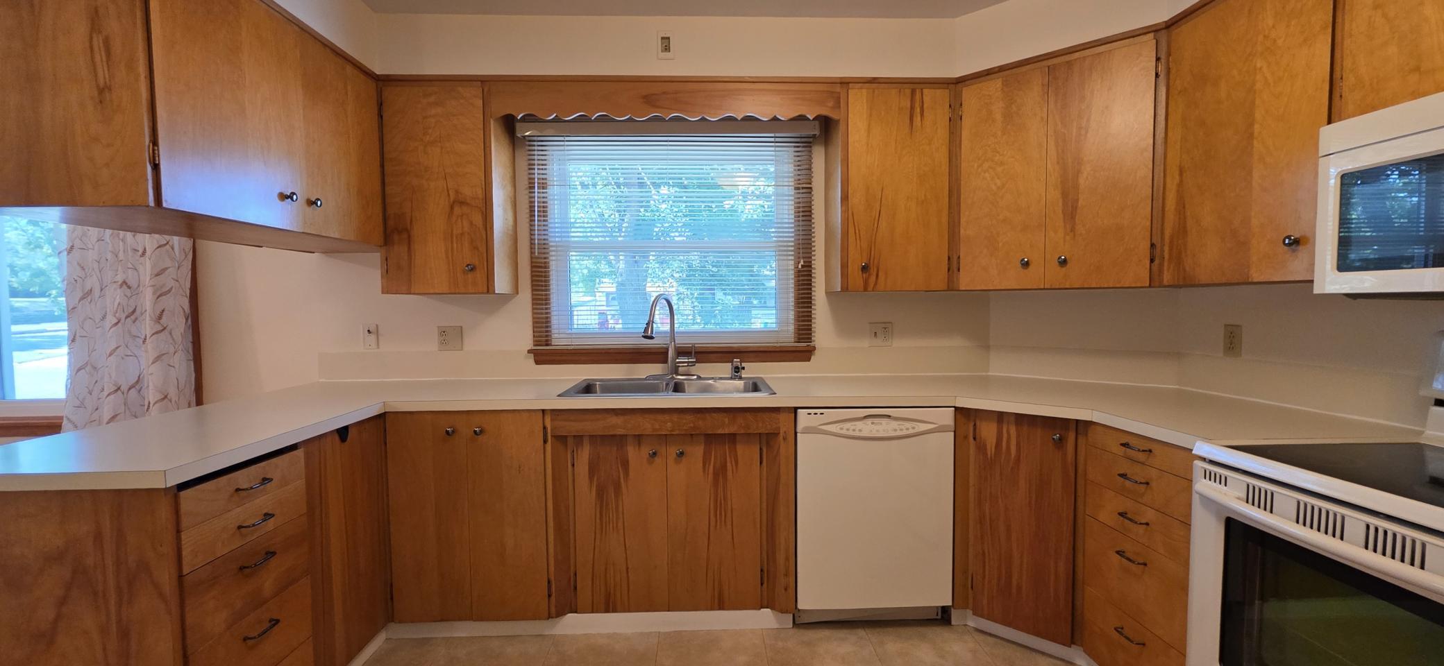 351 5th Street NW, Valley City ND 58072 - Photo 9 of 56