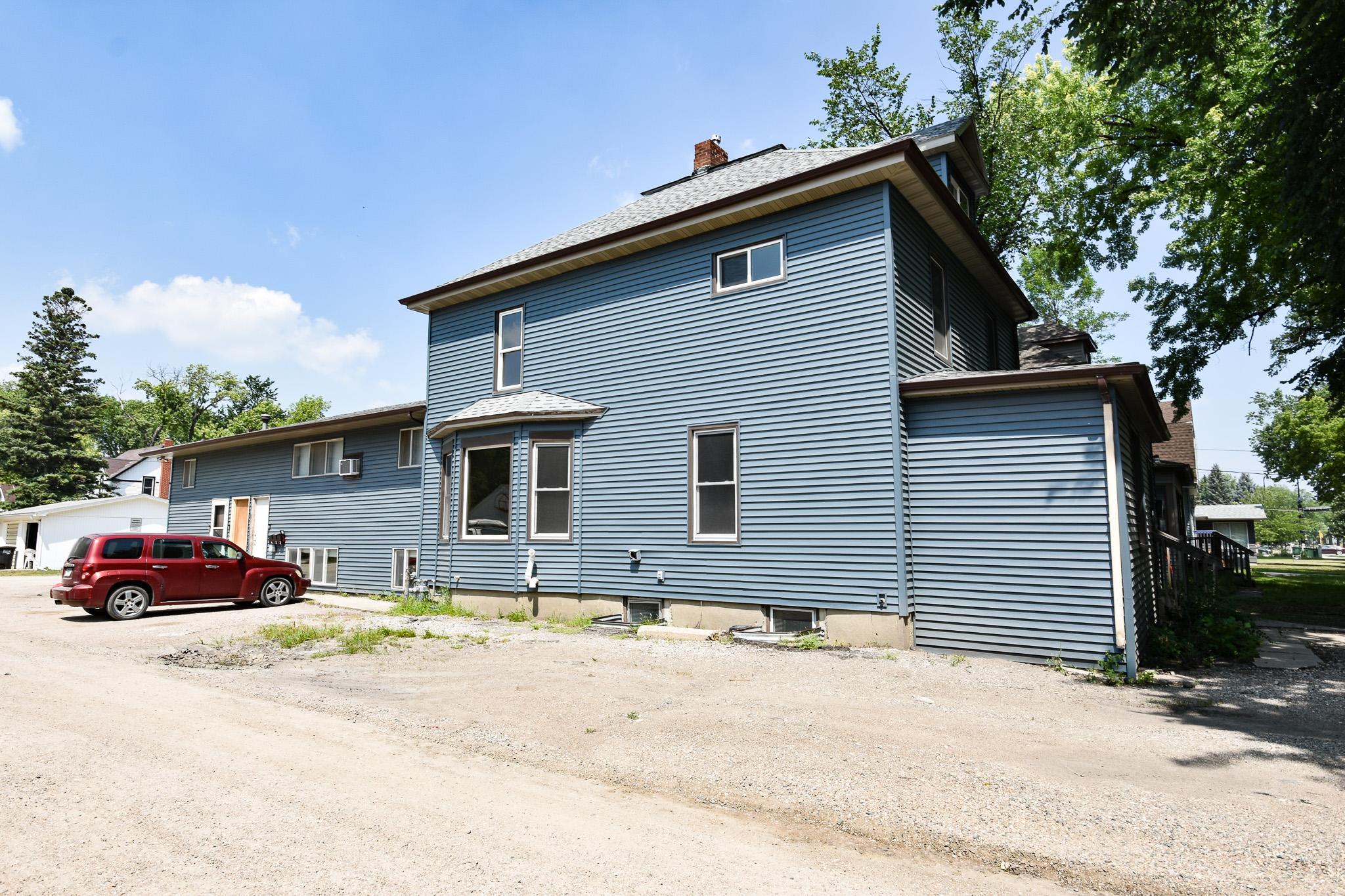 1114 UNIVERSITY Drive N, Fargo ND 58102 - Photo 4 of 39
