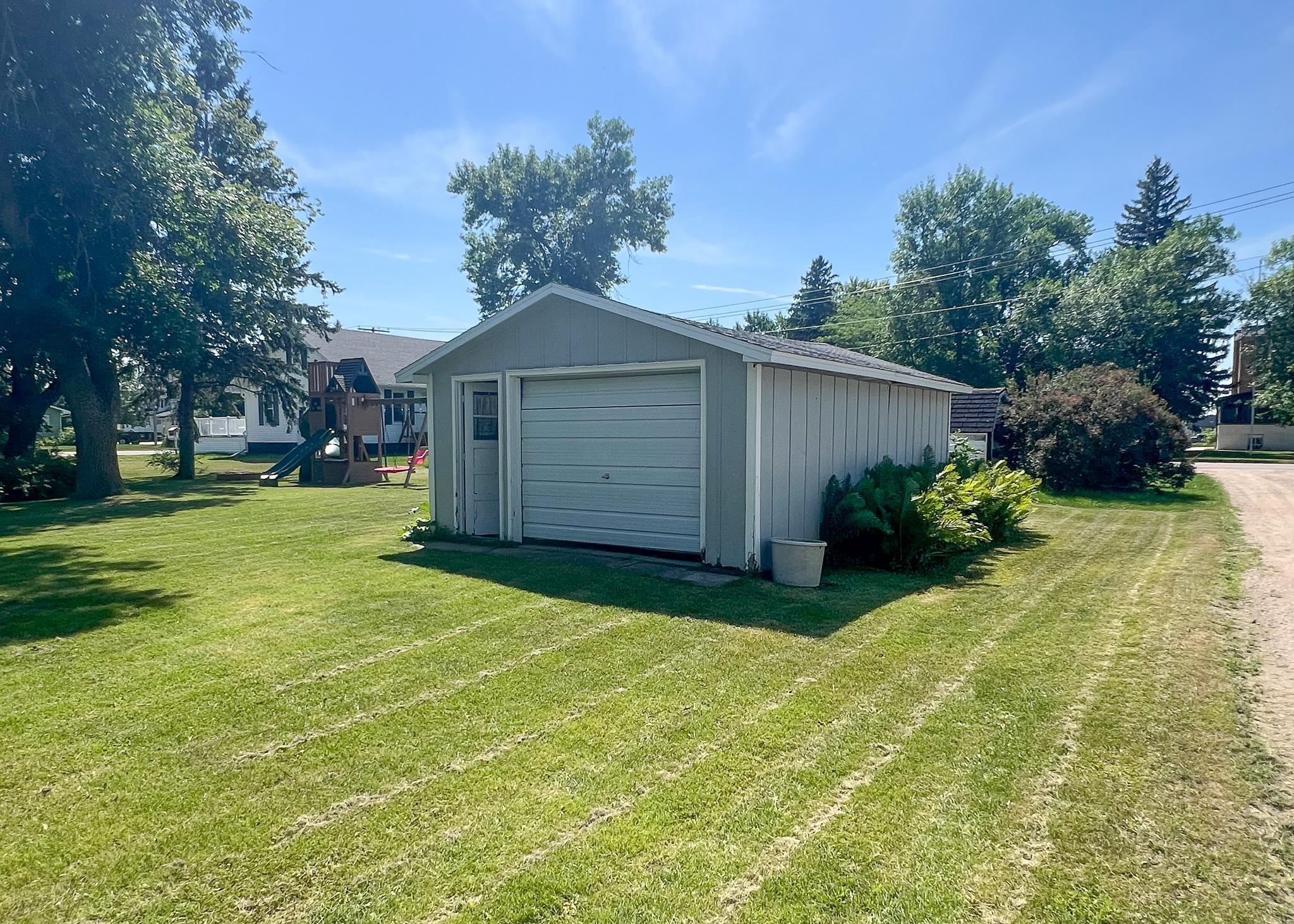 1900 single family home for sale at 212 Norman Avenue NW in Twin Valley, MN — 2 bed, 1 bath (photo 3 of 28)