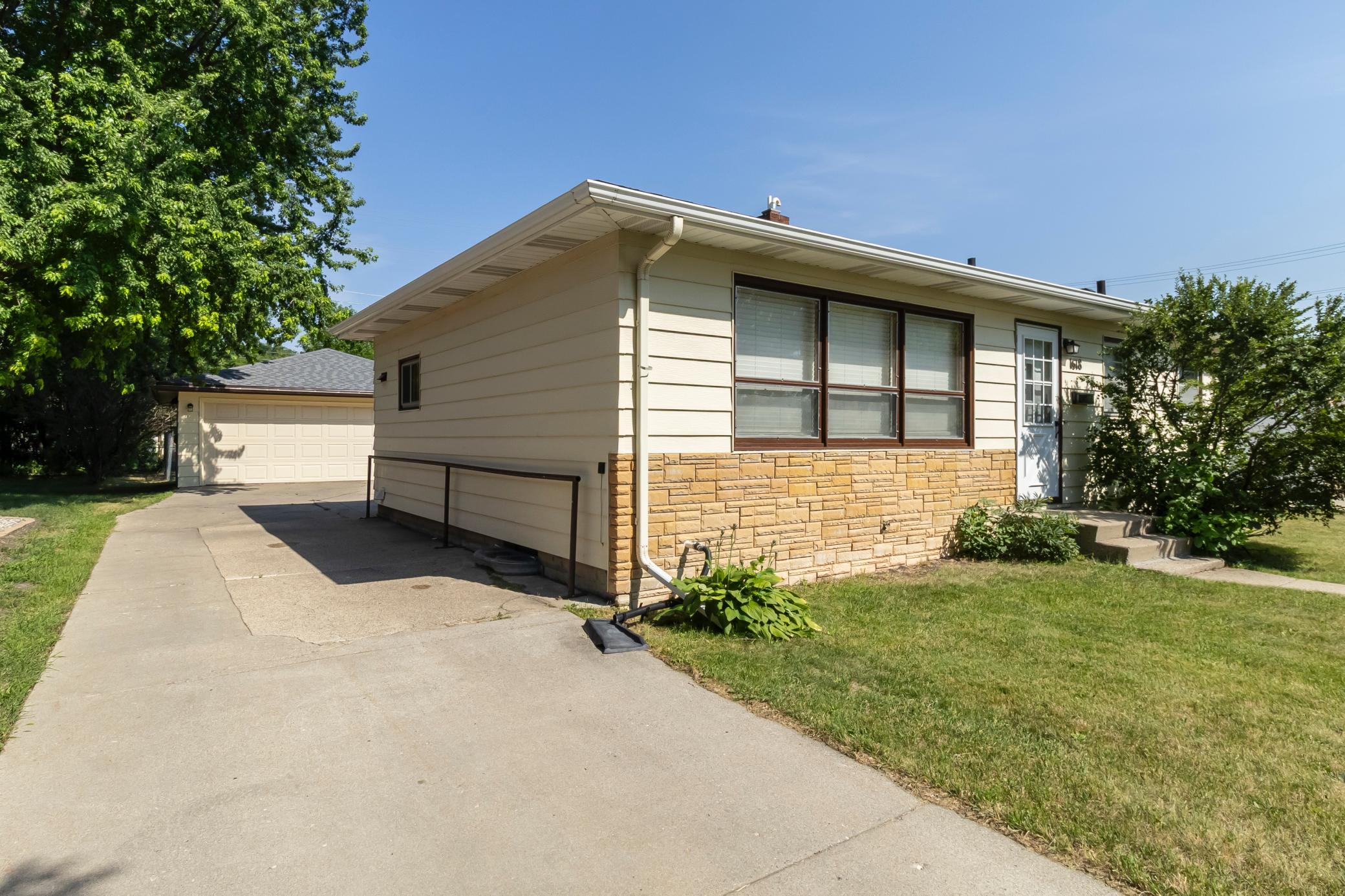 1618 17th Street S, Fargo ND 58103 - Photo 2 of 79