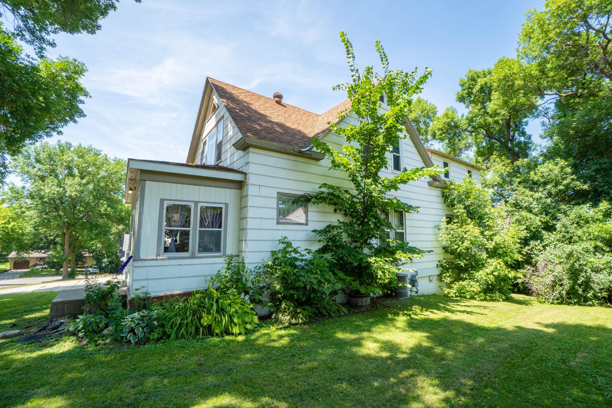 411 E Gustavus Avenue, Fergus Falls MN 56537 - Photo 4 of 41