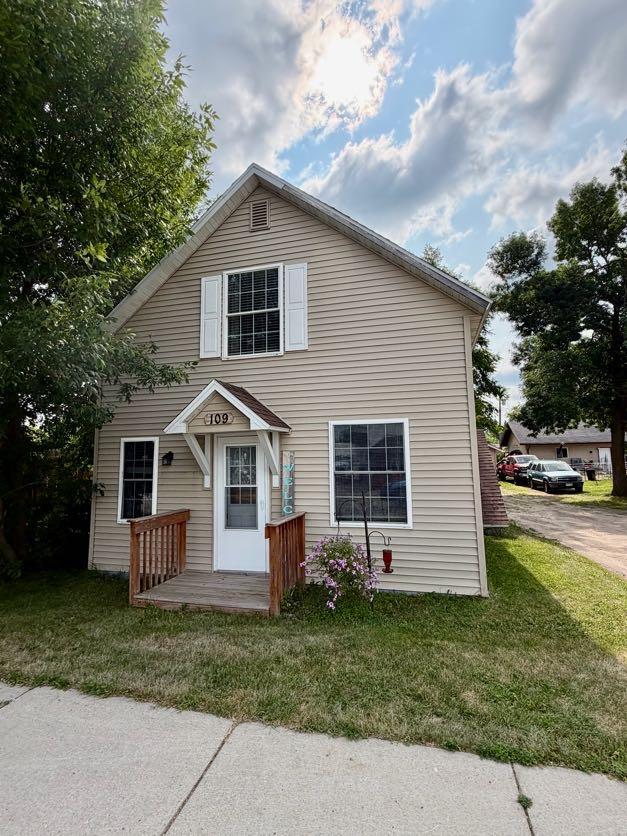 1894 single family home for sale at 109 Main Avenue S in New York Mills, MN — 2 bed, 2 bath (photo 2 of 26)