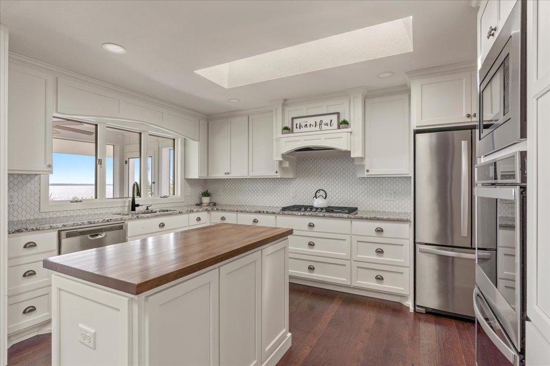 1969 single family home for sale at 22609 Hole In The Day Drive in Nisswa, MN — 5 bed, 3 bath (photo 13 of 47)