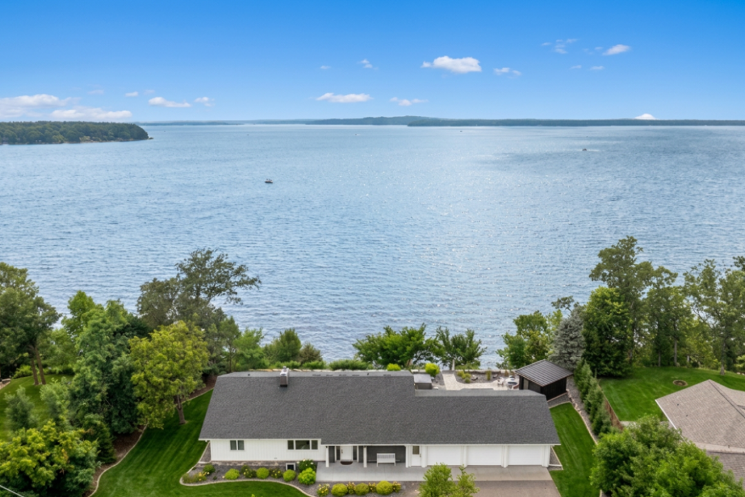 1969 single family home for sale at 22609 Hole In The Day Drive in Nisswa, MN — 5 bed, 3 bath (photo 4 of 47)