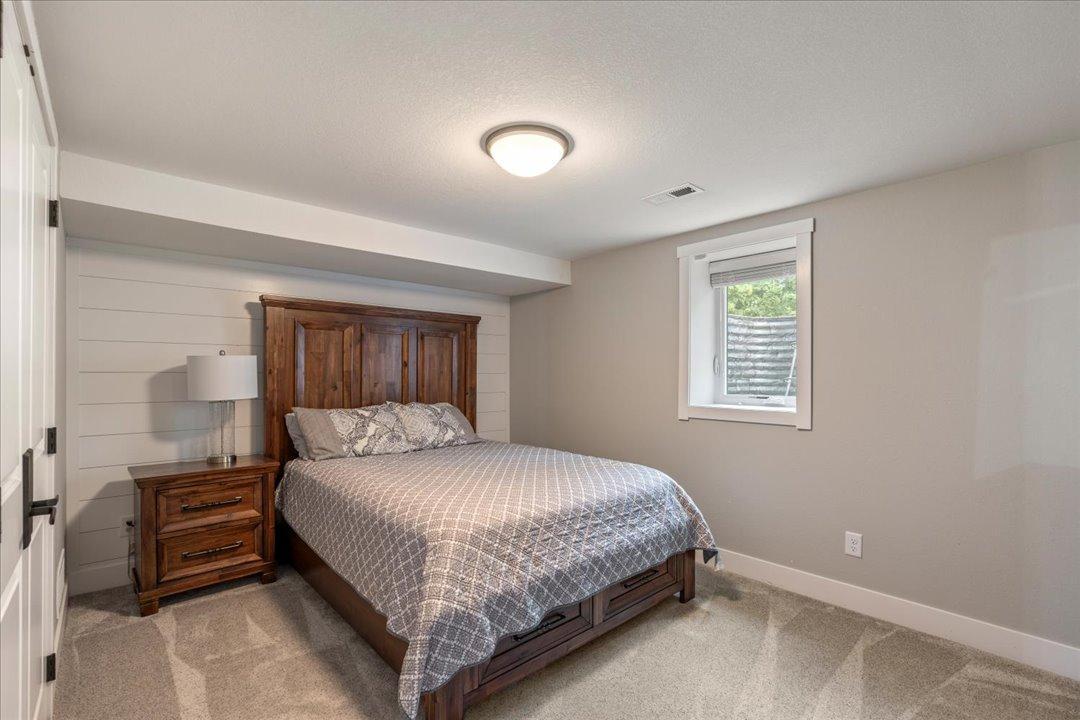 1969 single family home for sale at 22609 Hole In The Day Drive in Nisswa, MN — 5 bed, 3 bath (photo 40 of 47)