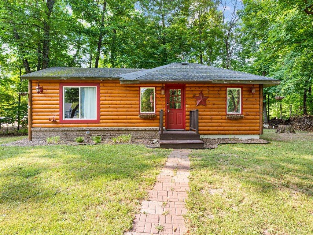 1960 single family home for sale at 8633 Interlachen Road in Nisswa, MN — 2 bed, 1 bath (photo 2 of 23)