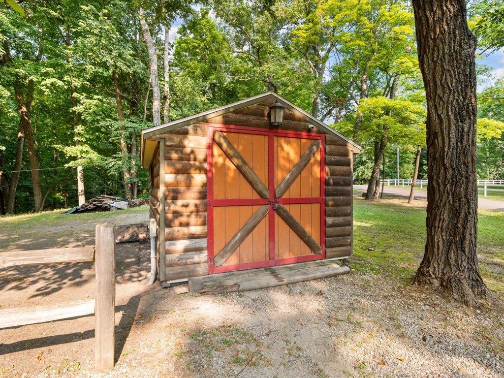 1960 single family home for sale at 8633 Interlachen Road in Nisswa, MN — 2 bed, 1 bath (photo 17 of 23)