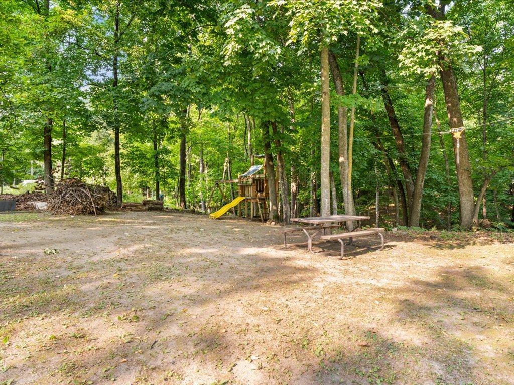 1960 single family home for sale at 8633 Interlachen Road in Nisswa, MN — 2 bed, 1 bath (photo 18 of 23)