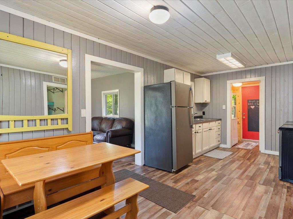 1960 single family home for sale at 8633 Interlachen Road in Nisswa, MN — 2 bed, 1 bath (photo 4 of 23)