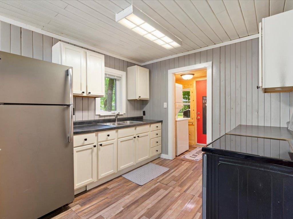 1960 single family home for sale at 8633 Interlachen Road in Nisswa, MN — 2 bed, 1 bath (photo 6 of 23)