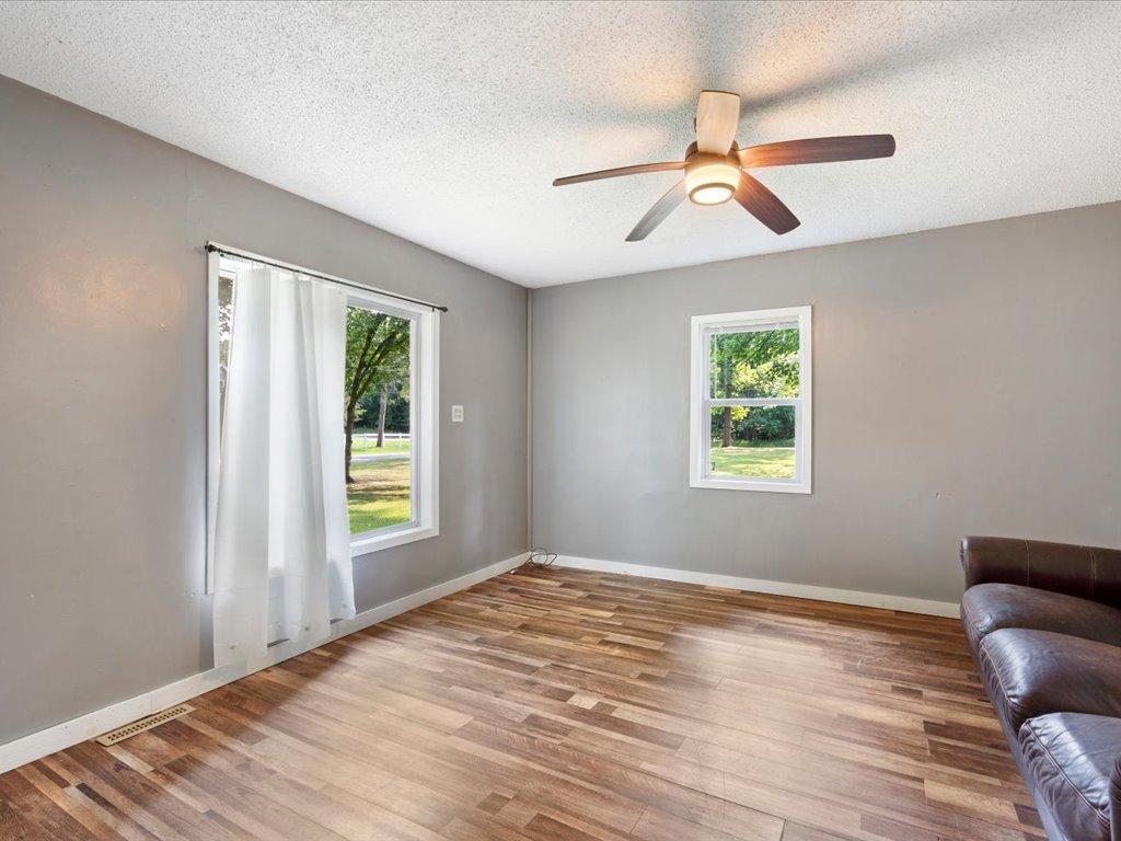 1960 single family home for sale at 8633 Interlachen Road in Nisswa, MN — 2 bed, 1 bath (photo 9 of 23)
