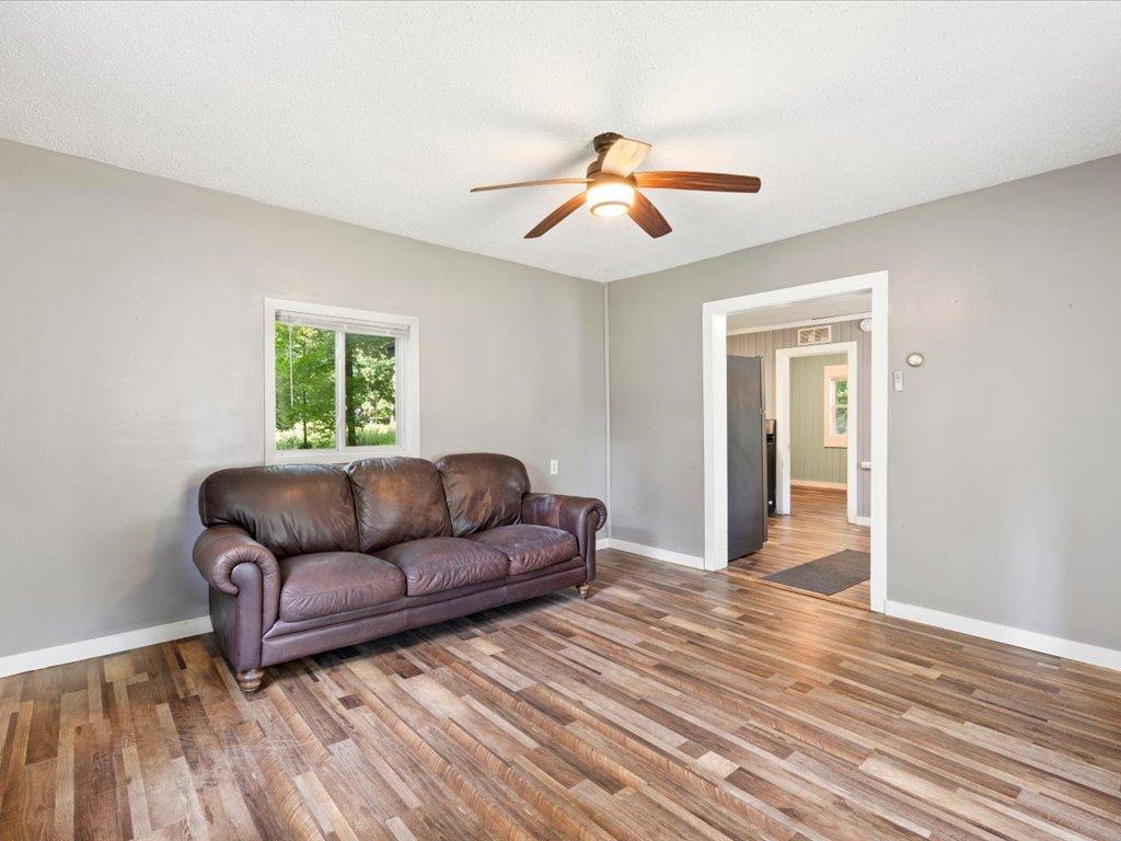 1960 single family home for sale at 8633 Interlachen Road in Nisswa, MN — 2 bed, 1 bath (photo 10 of 23)
