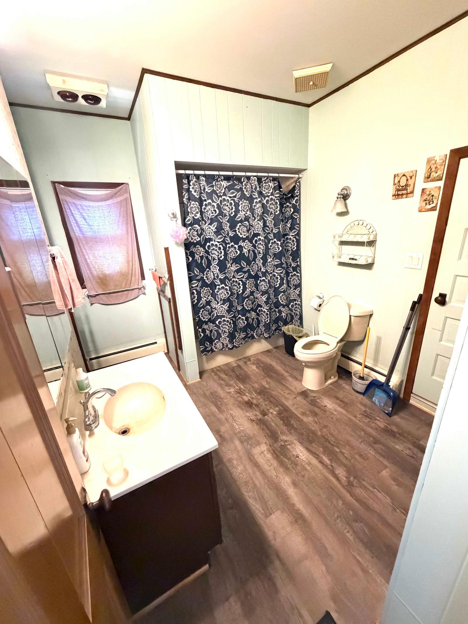 1889 single family home for sale at 318 2nd Street SE in Hallock, MN — 3 bed, 2 bath (photo 12 of 25)